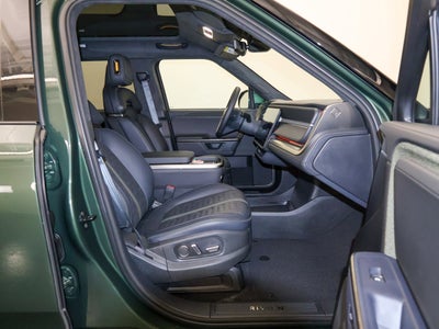 2025 Rivian R1S Adventure