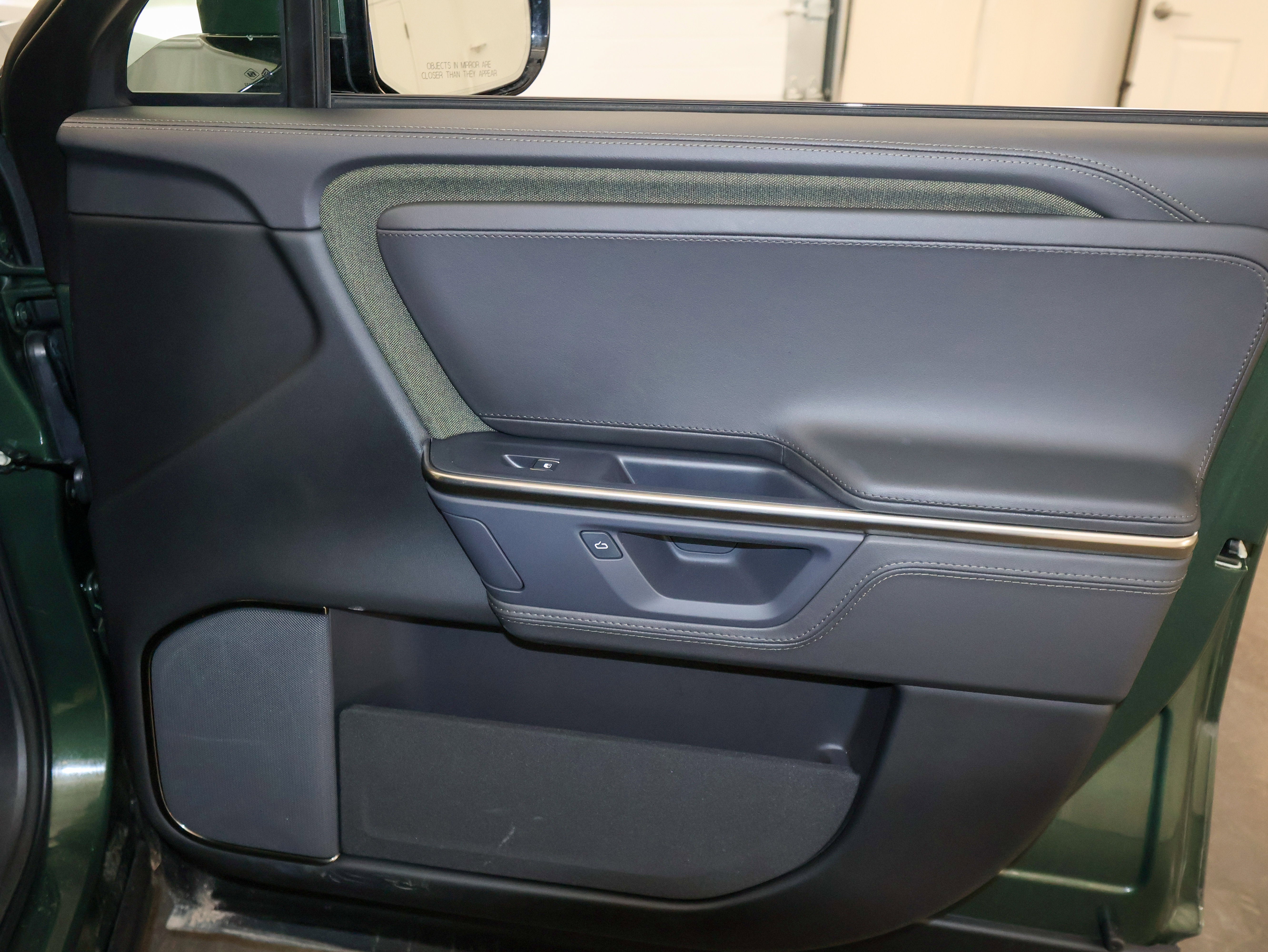 2025 Rivian R1S Adventure