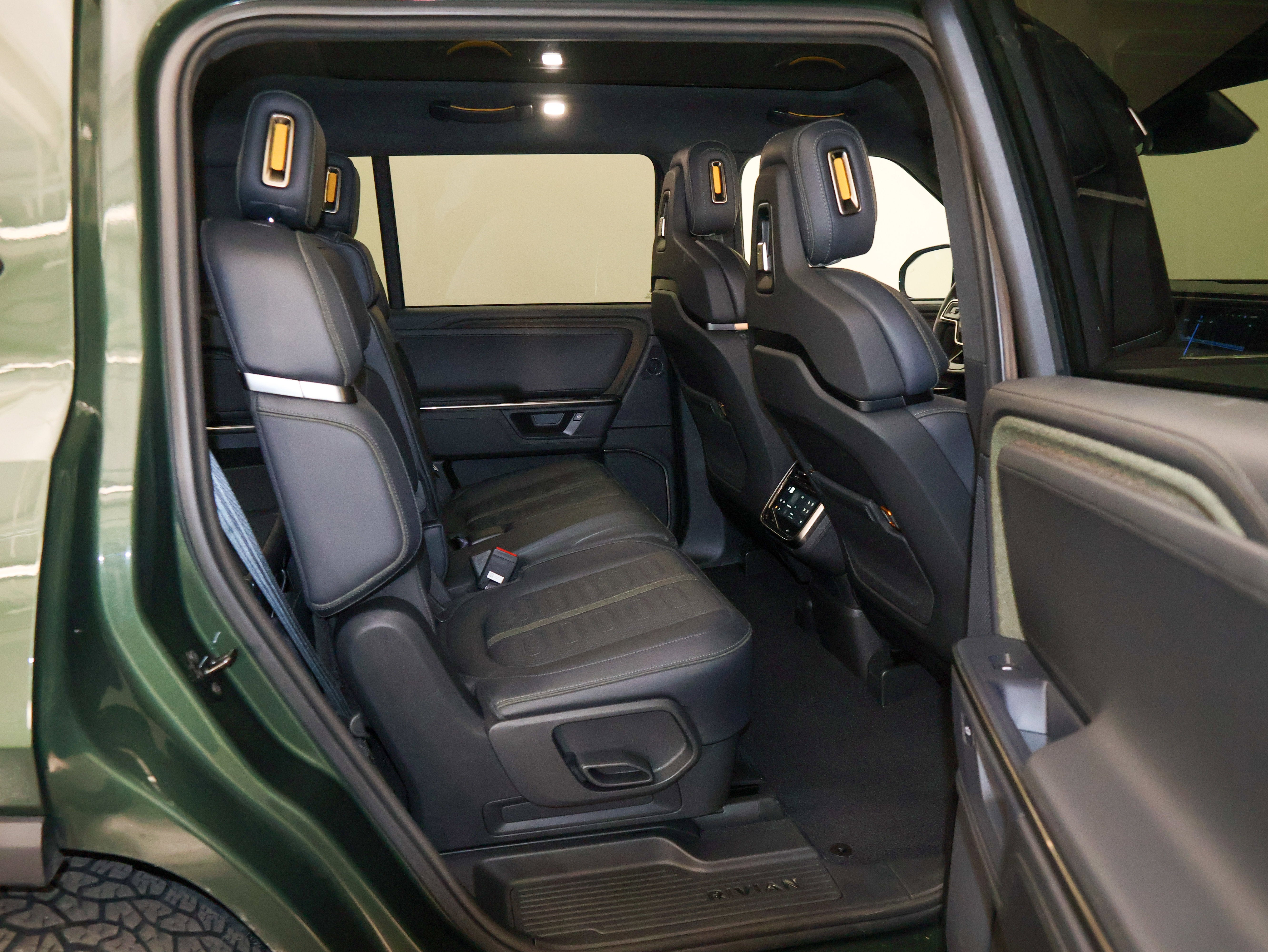 2025 Rivian R1S Adventure