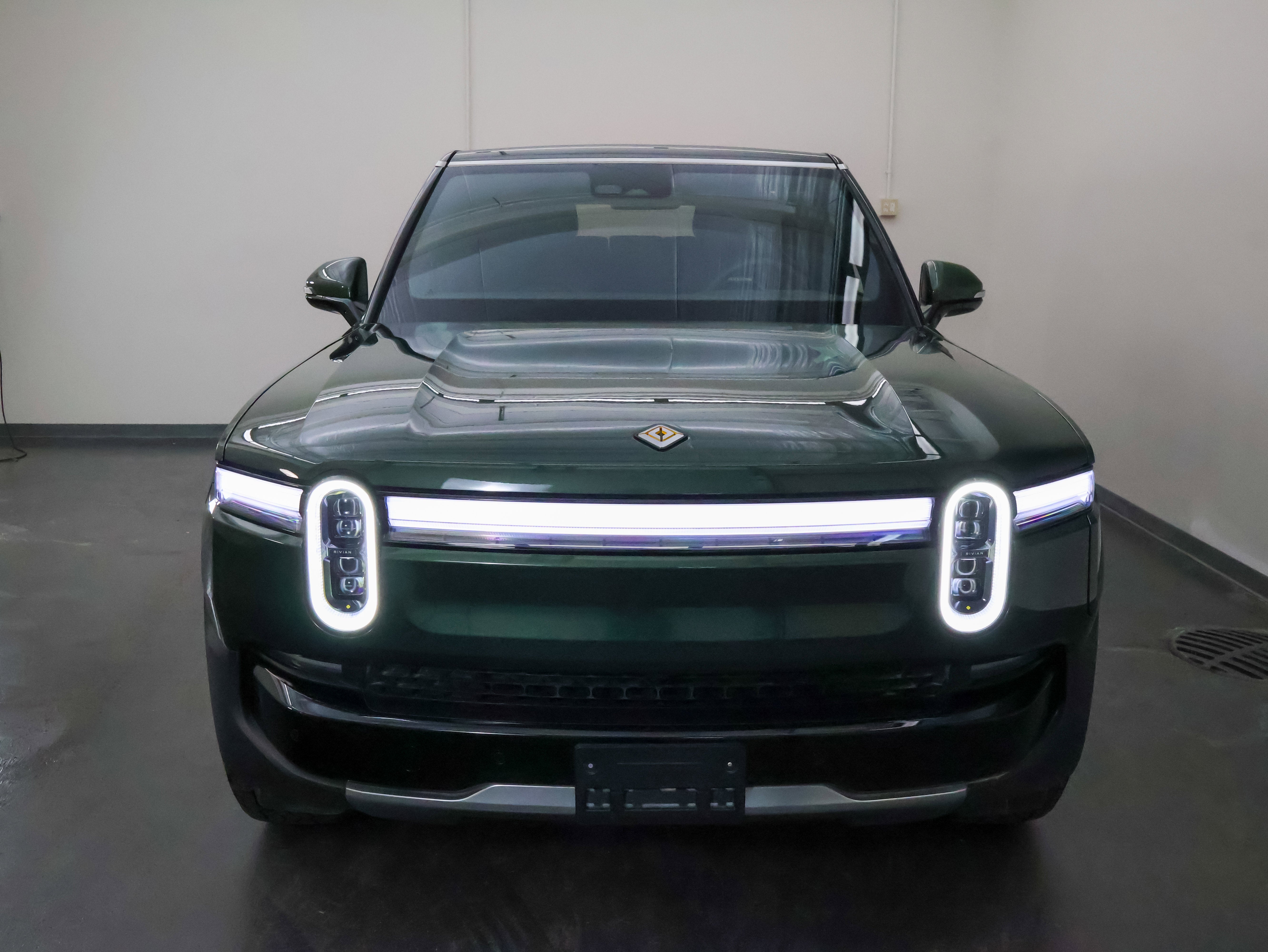 2025 Rivian R1S Adventure