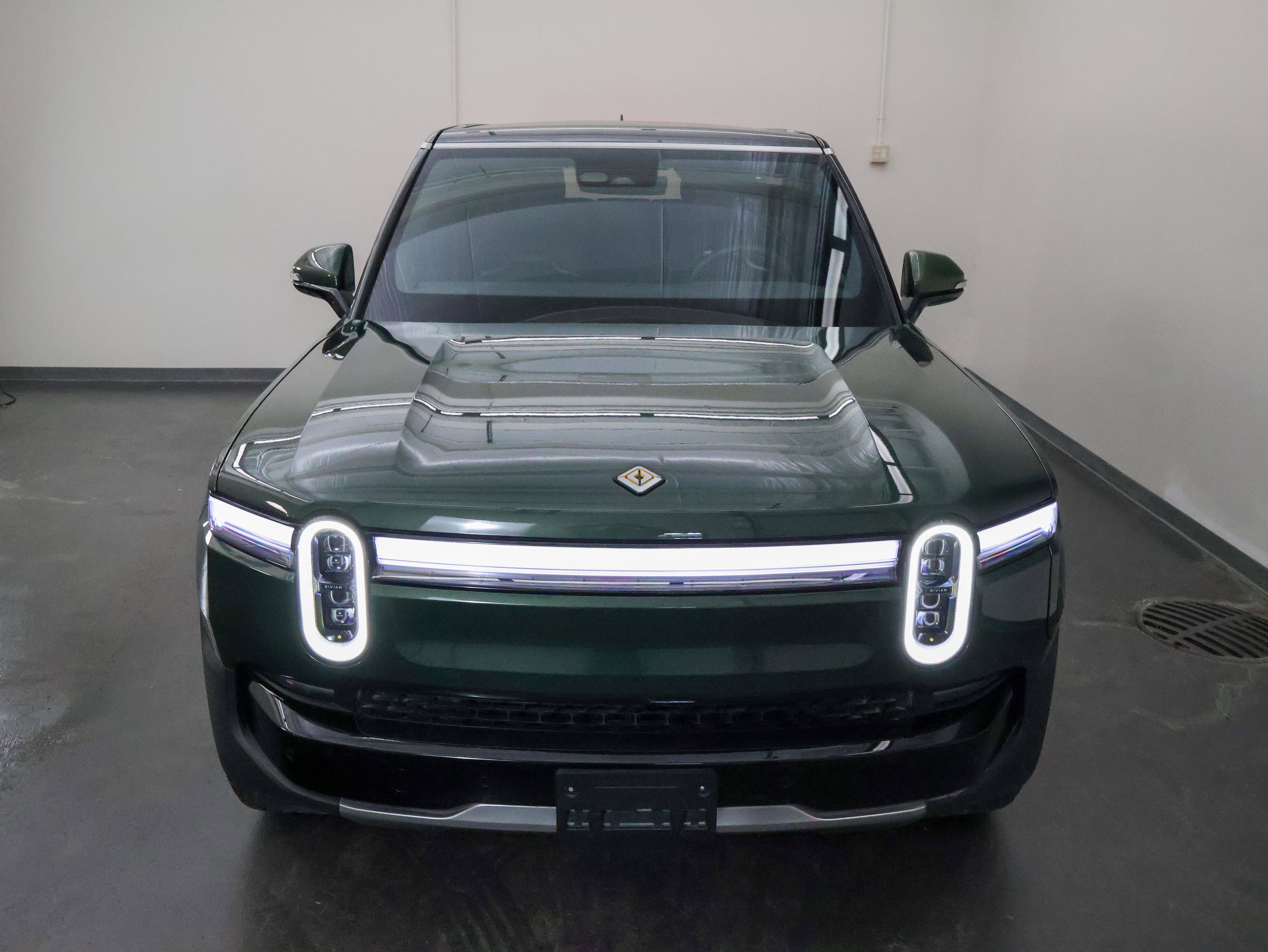 2025 Rivian R1S Adventure