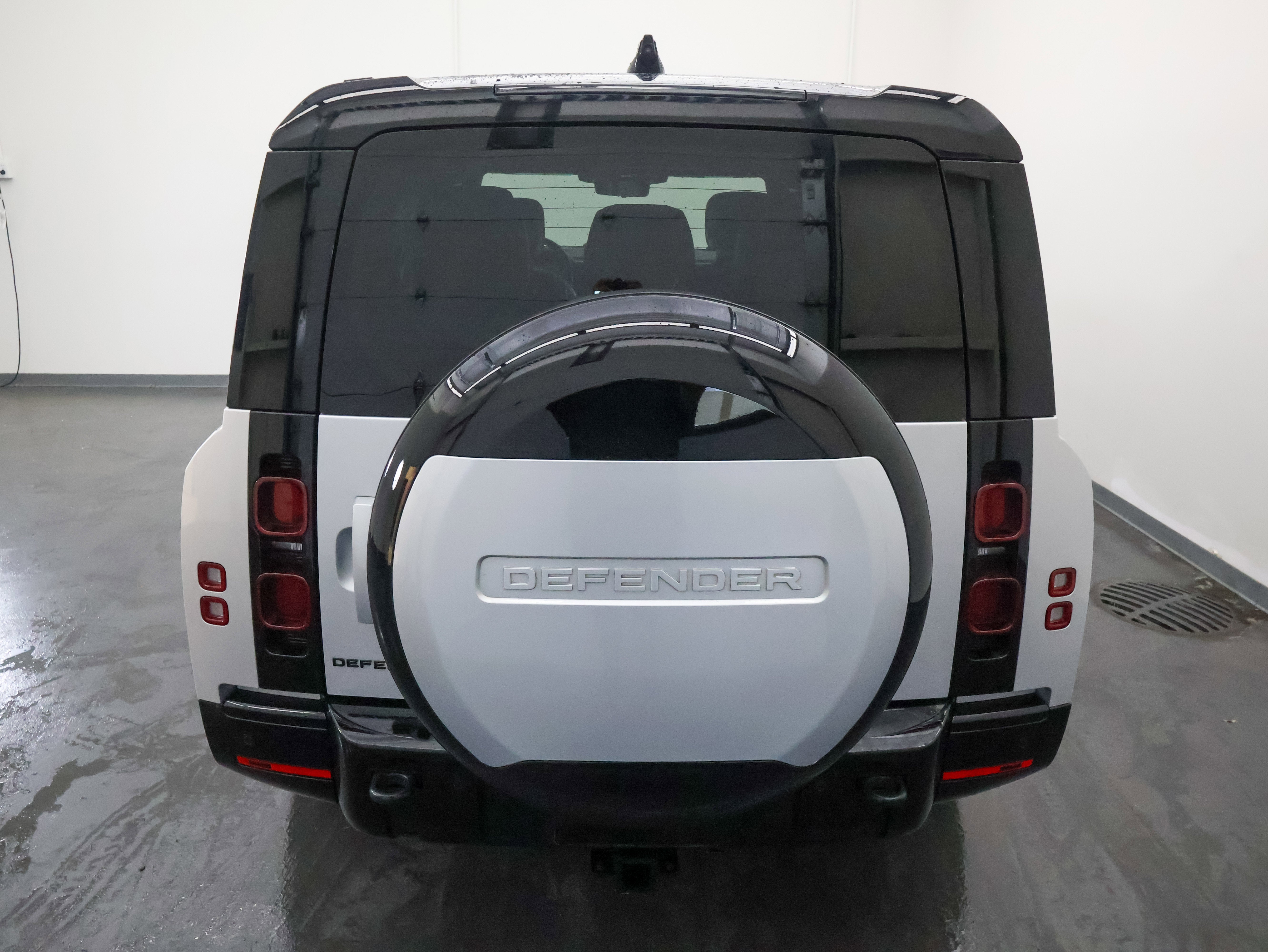 2024 Land Rover Defender X-Dynamic SE