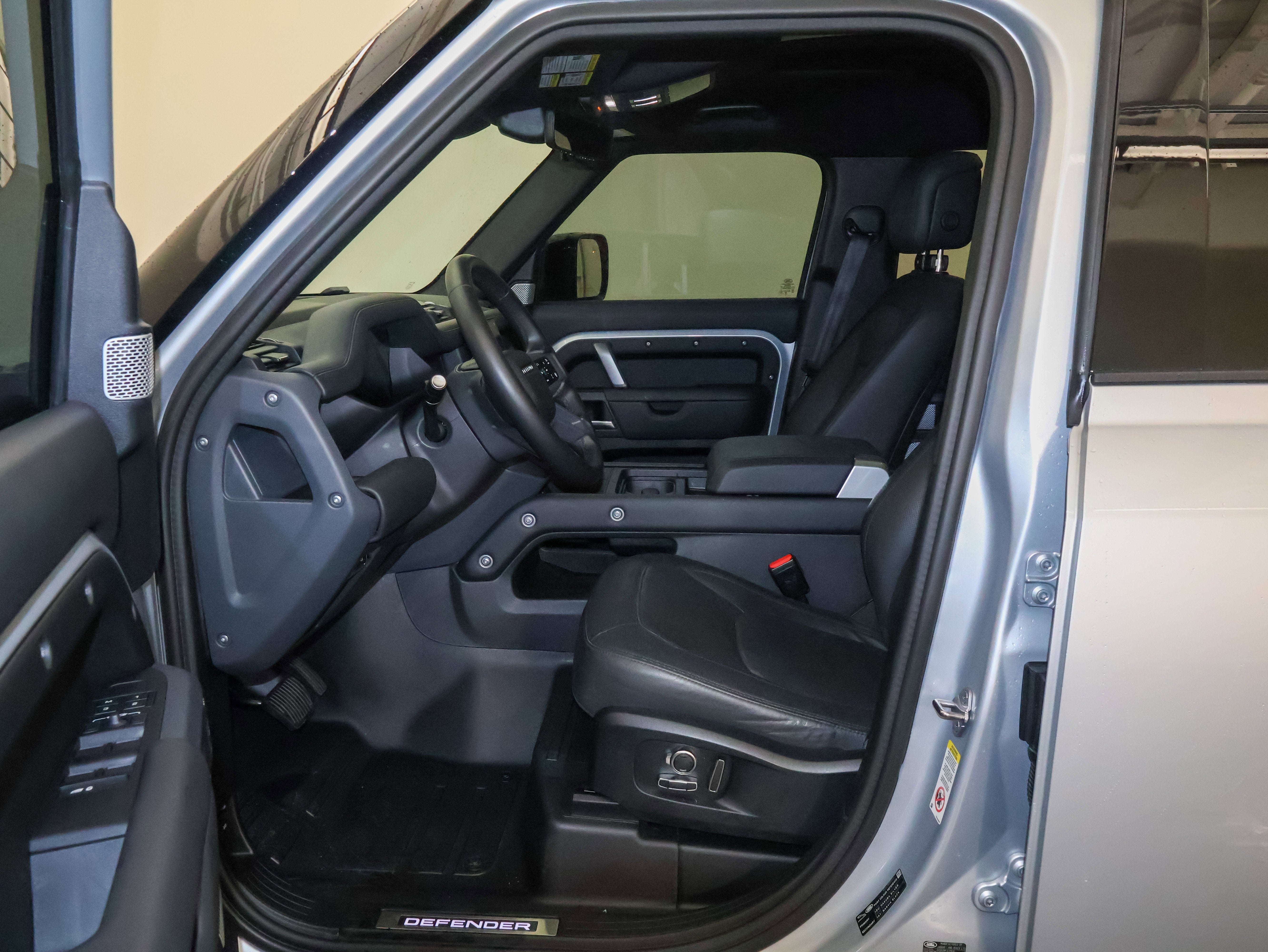 2024 Land Rover Defender X-Dynamic SE