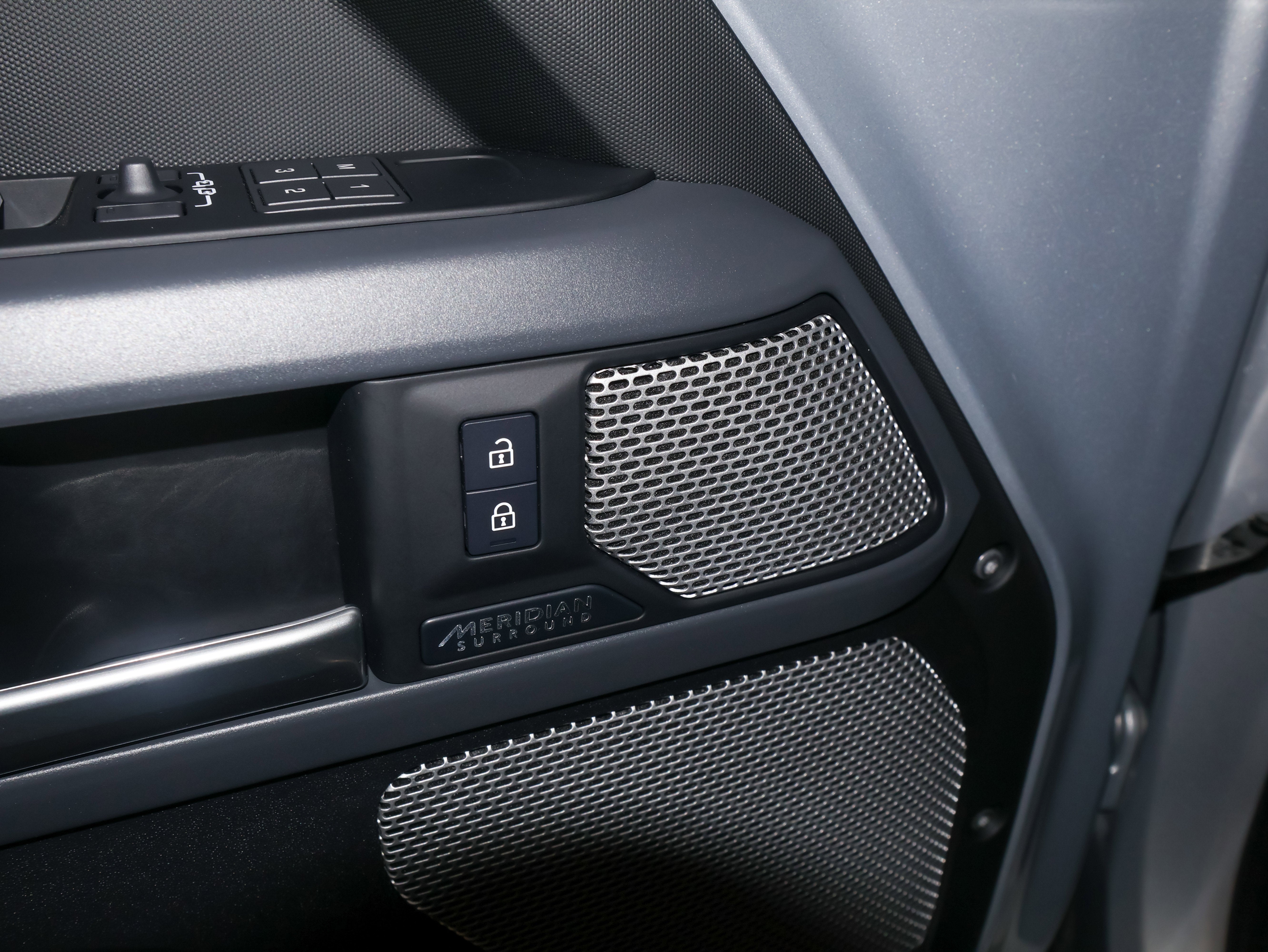 2024 Land Rover Defender X-Dynamic SE