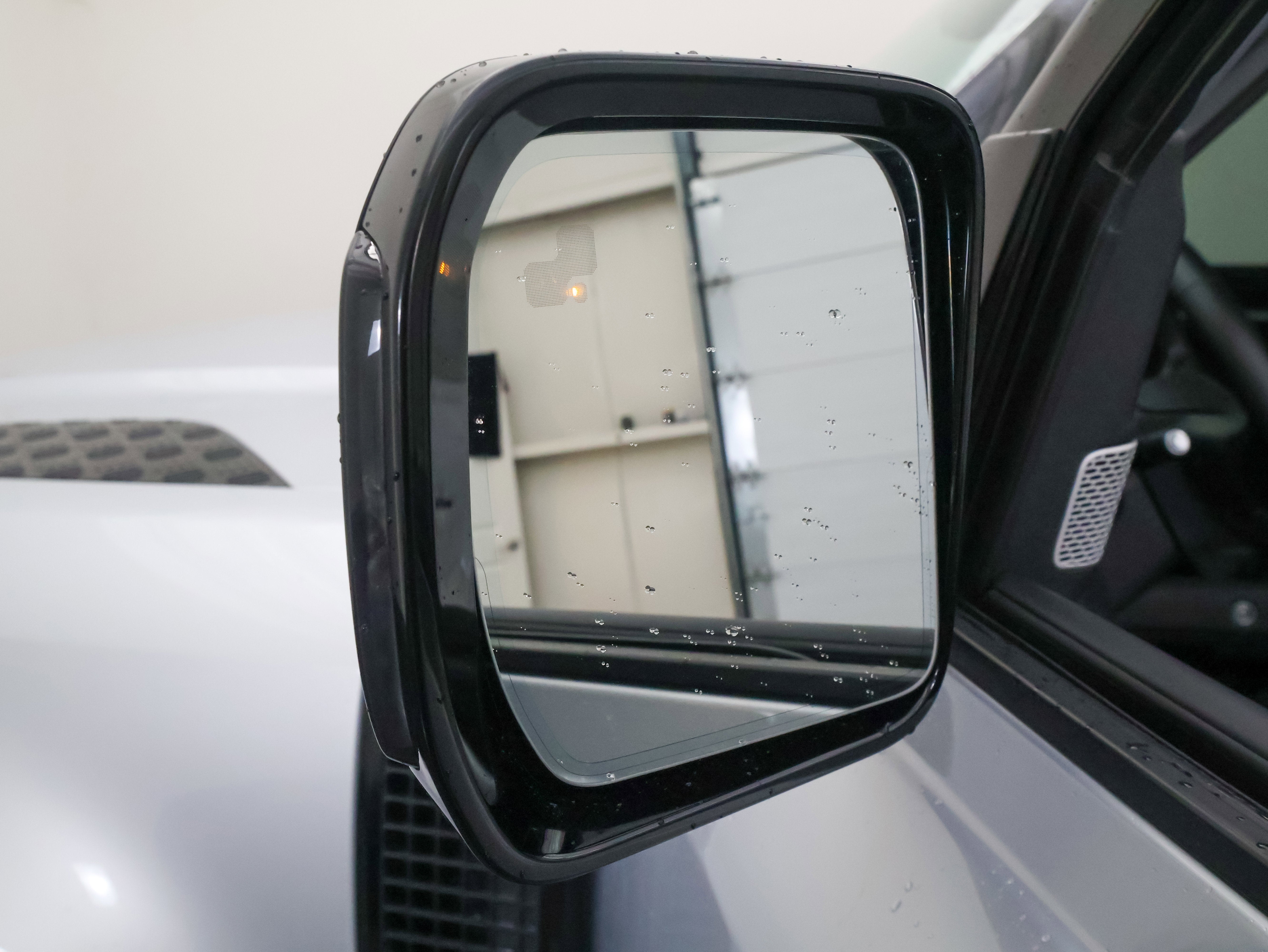 2024 Land Rover Defender X-Dynamic SE