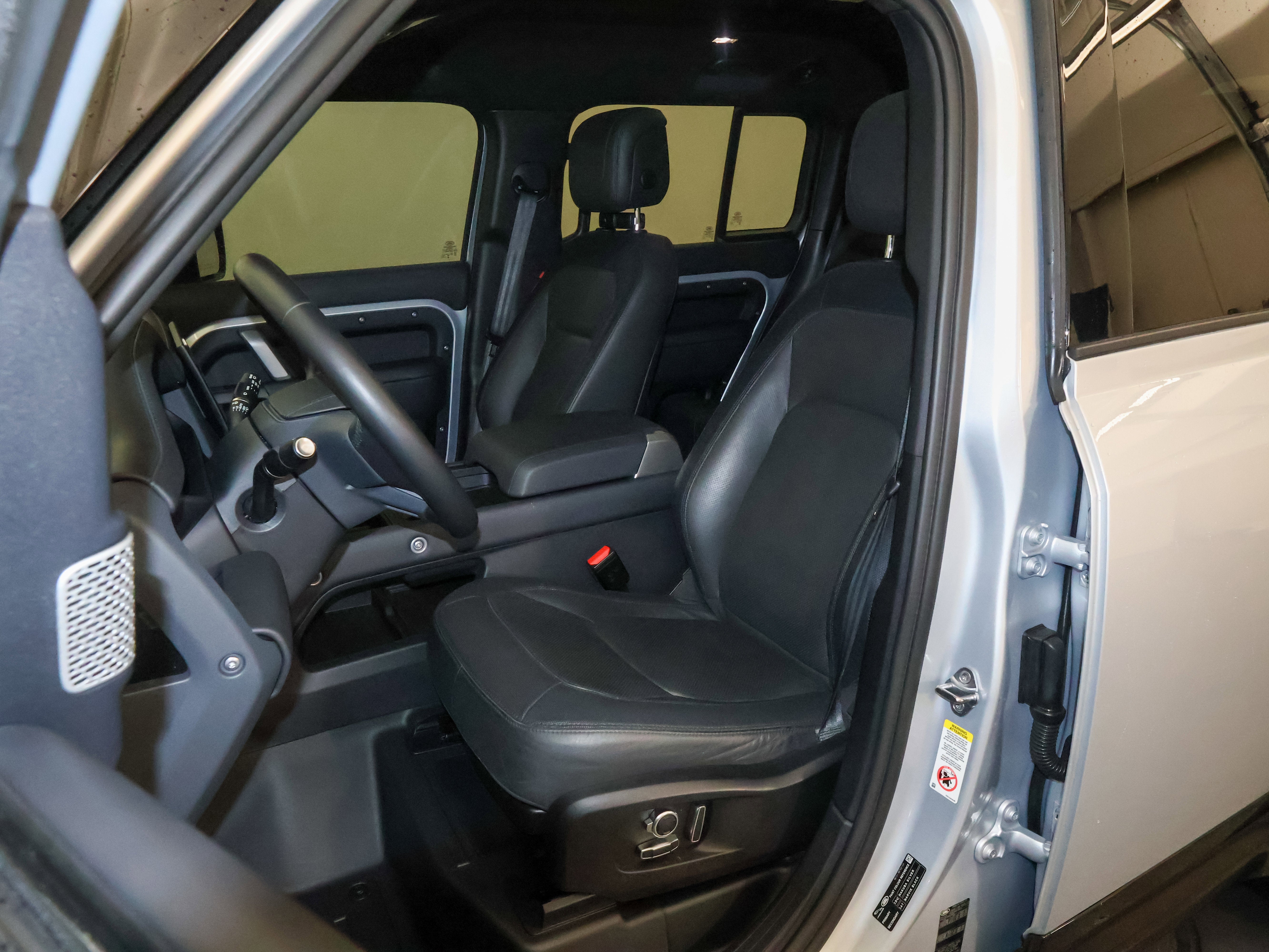 2024 Land Rover Defender X-Dynamic SE