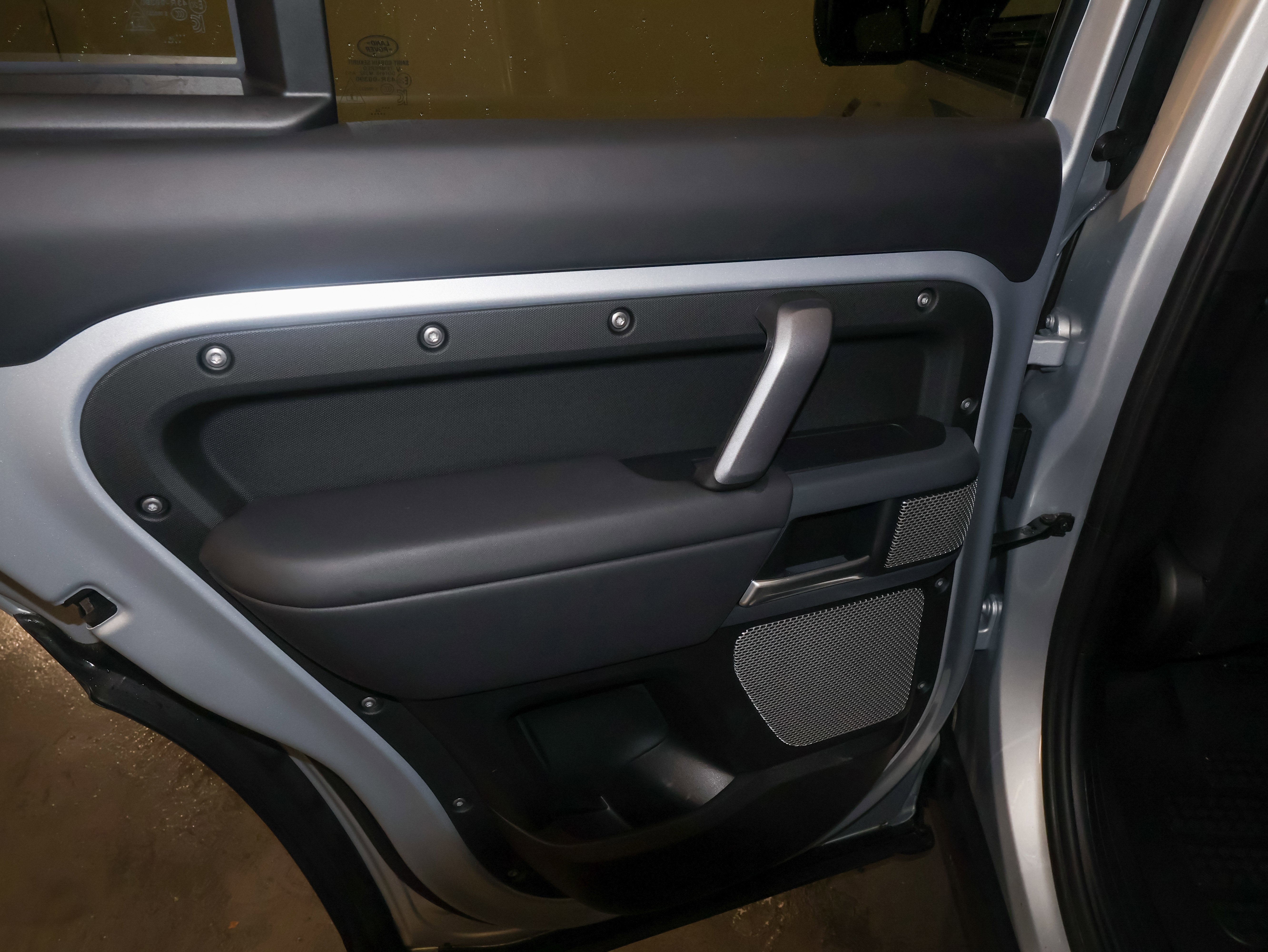 2024 Land Rover Defender X-Dynamic SE