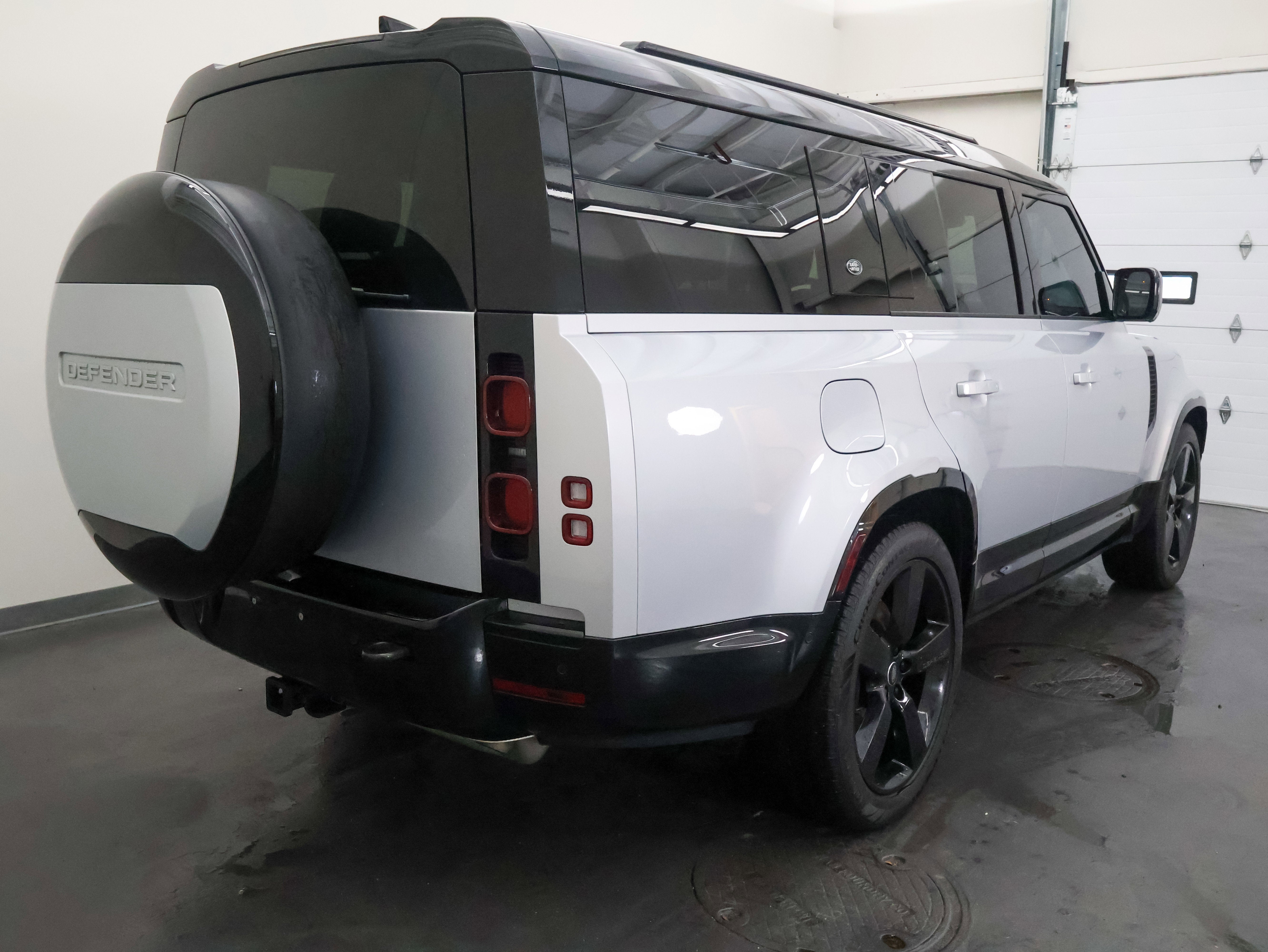 2024 Land Rover Defender X-Dynamic SE
