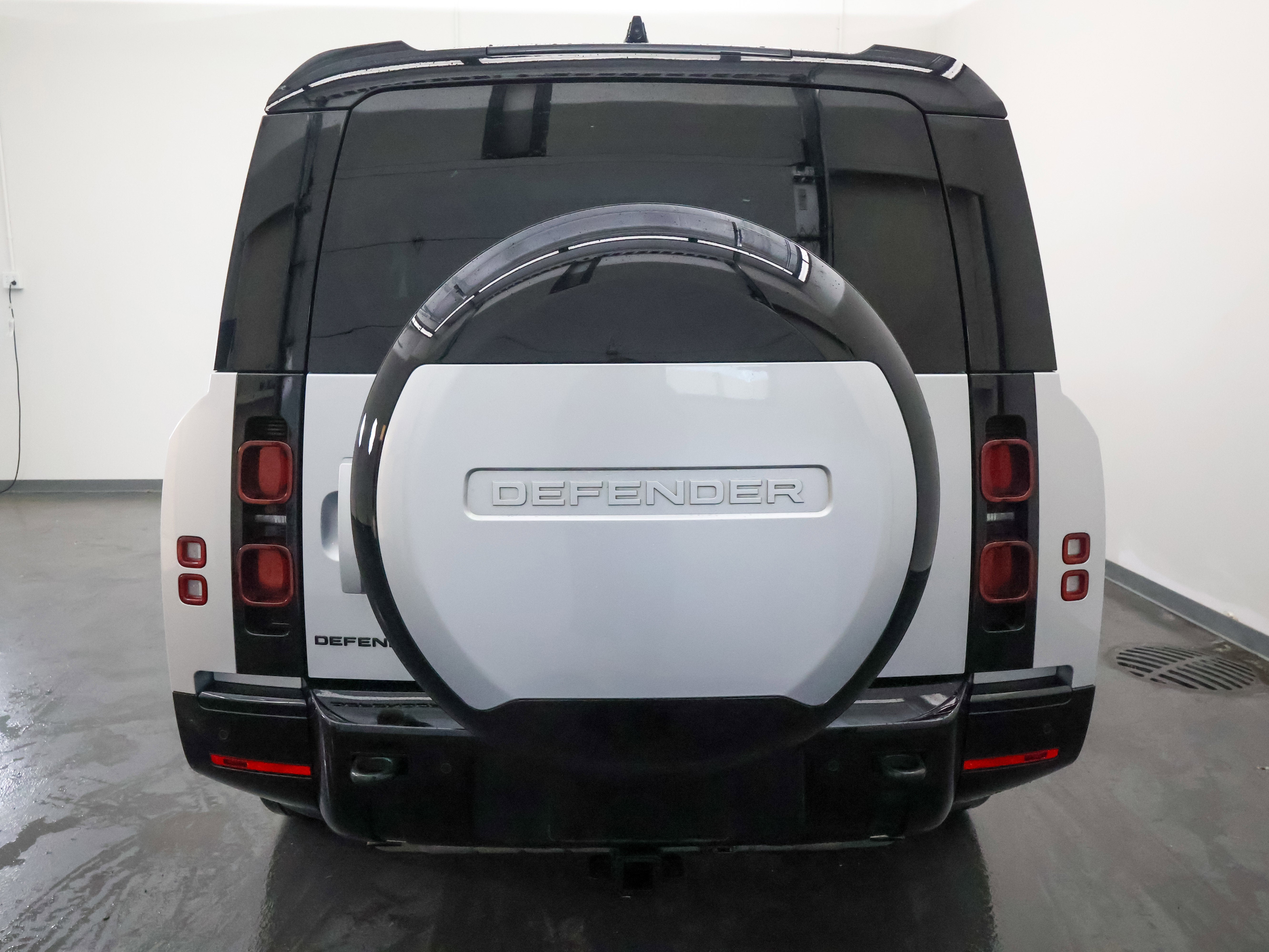 2024 Land Rover Defender X-Dynamic SE