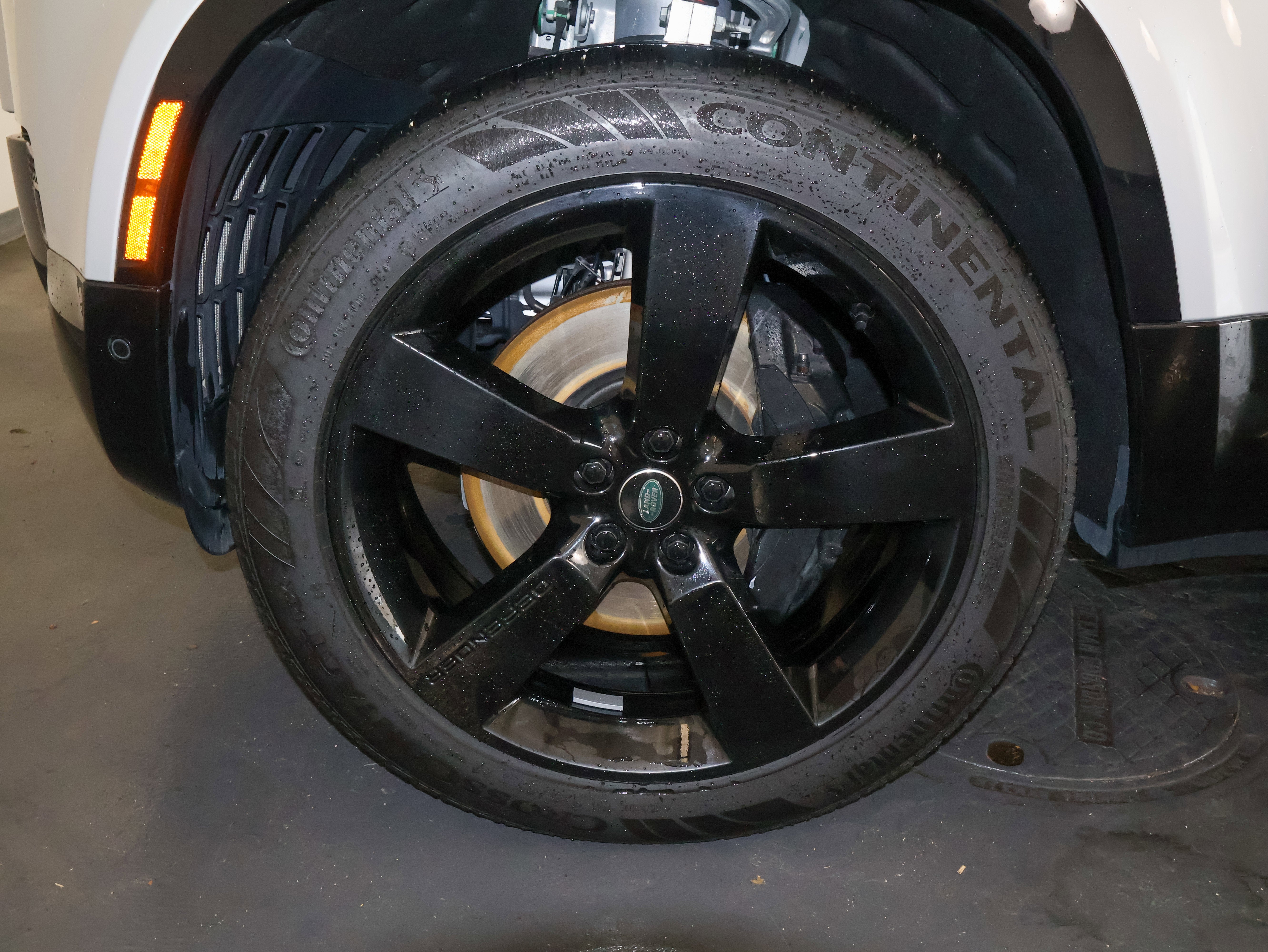 2024 Land Rover Defender X-Dynamic SE