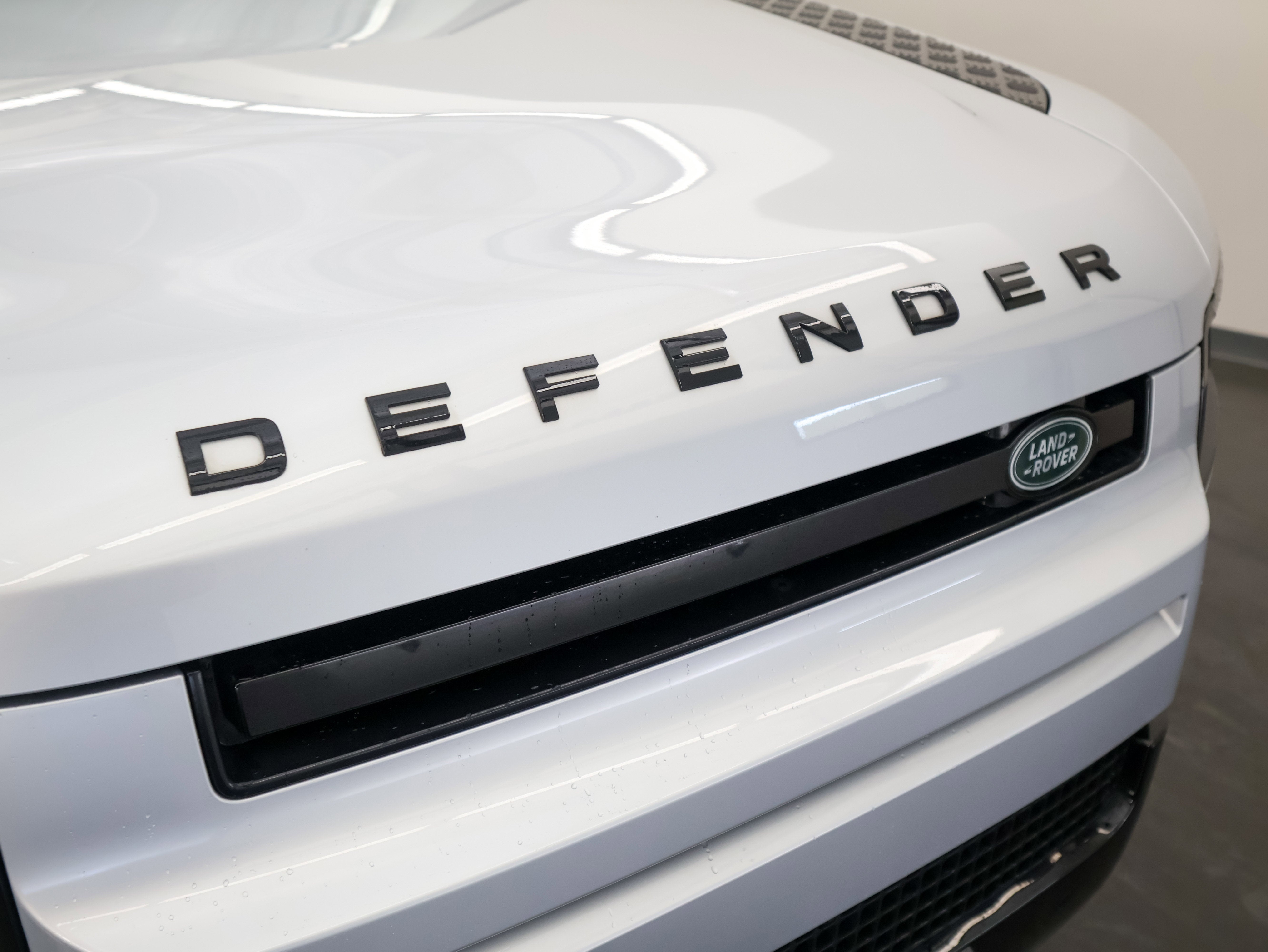 2024 Land Rover Defender X-Dynamic SE