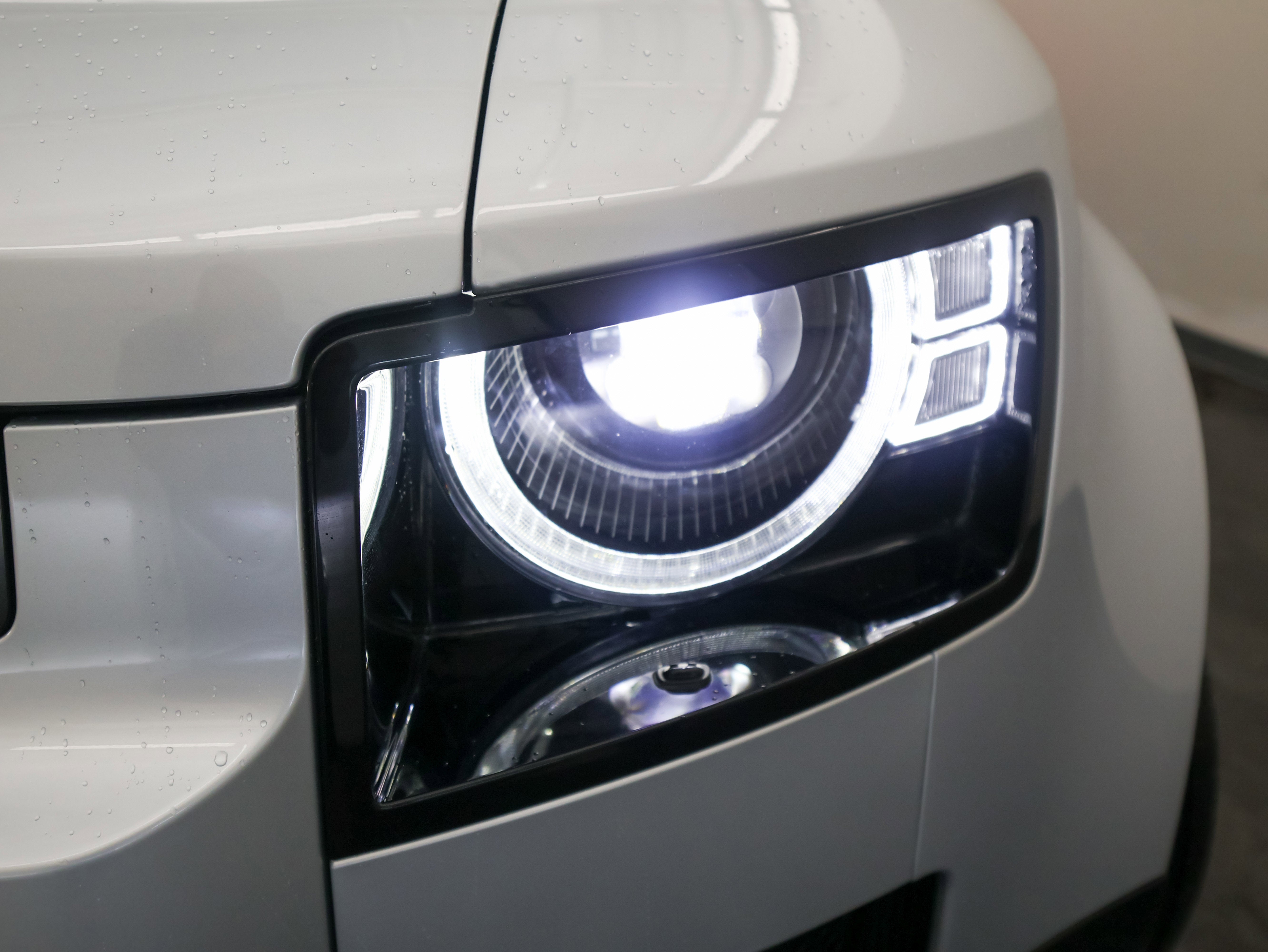 2024 Land Rover Defender X-Dynamic SE