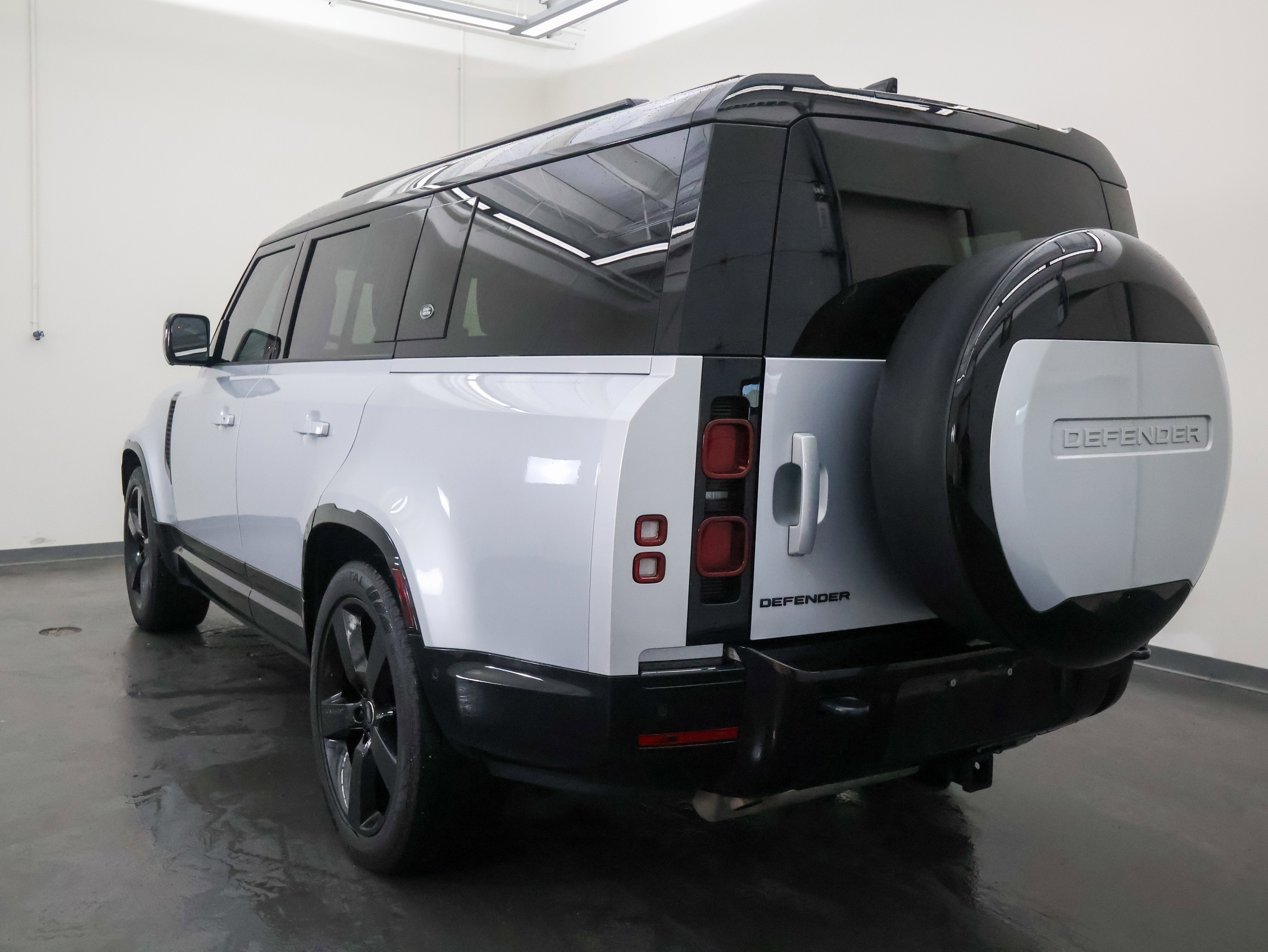 2024 Land Rover Defender X-Dynamic SE