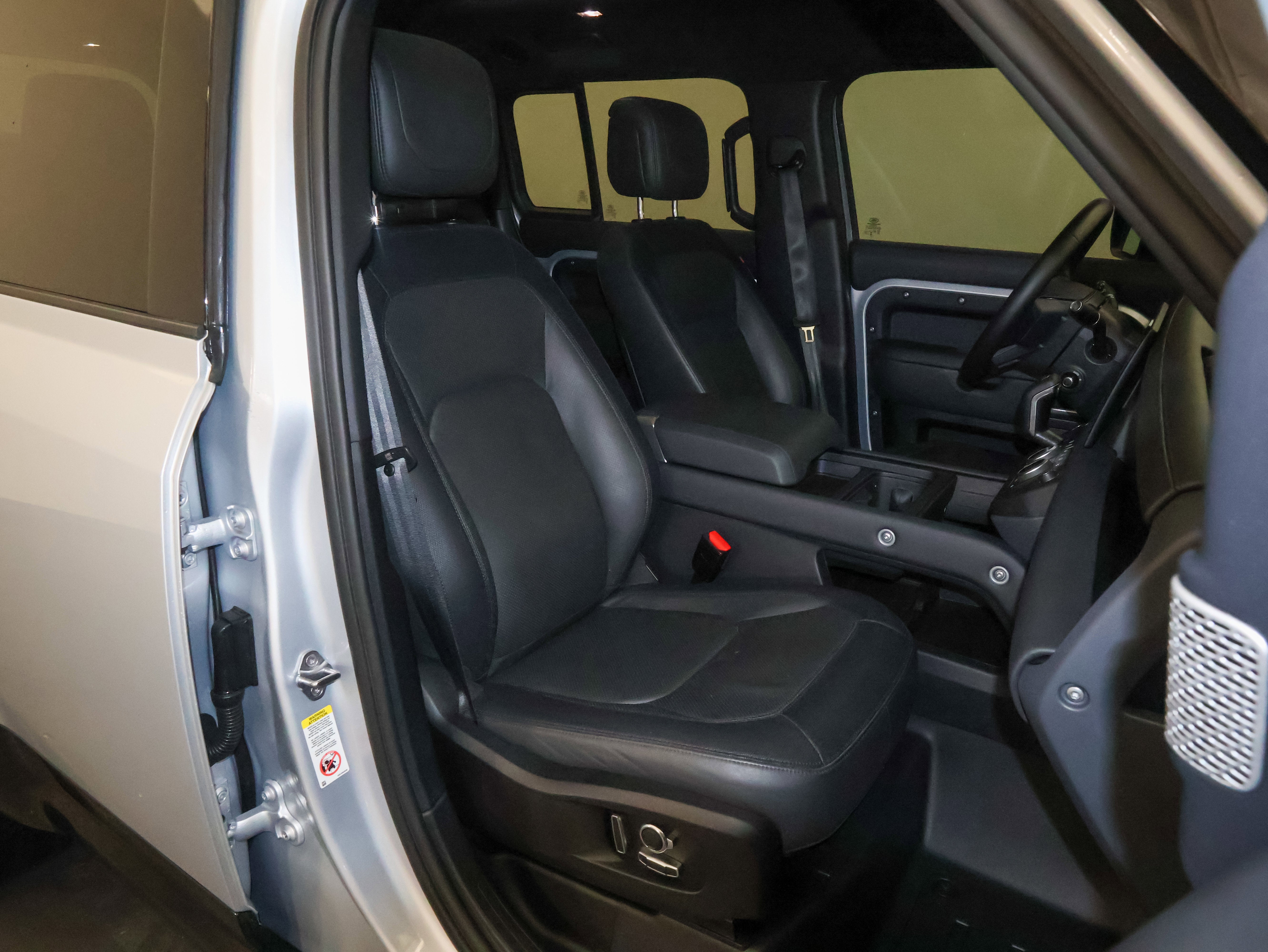2024 Land Rover Defender X-Dynamic SE