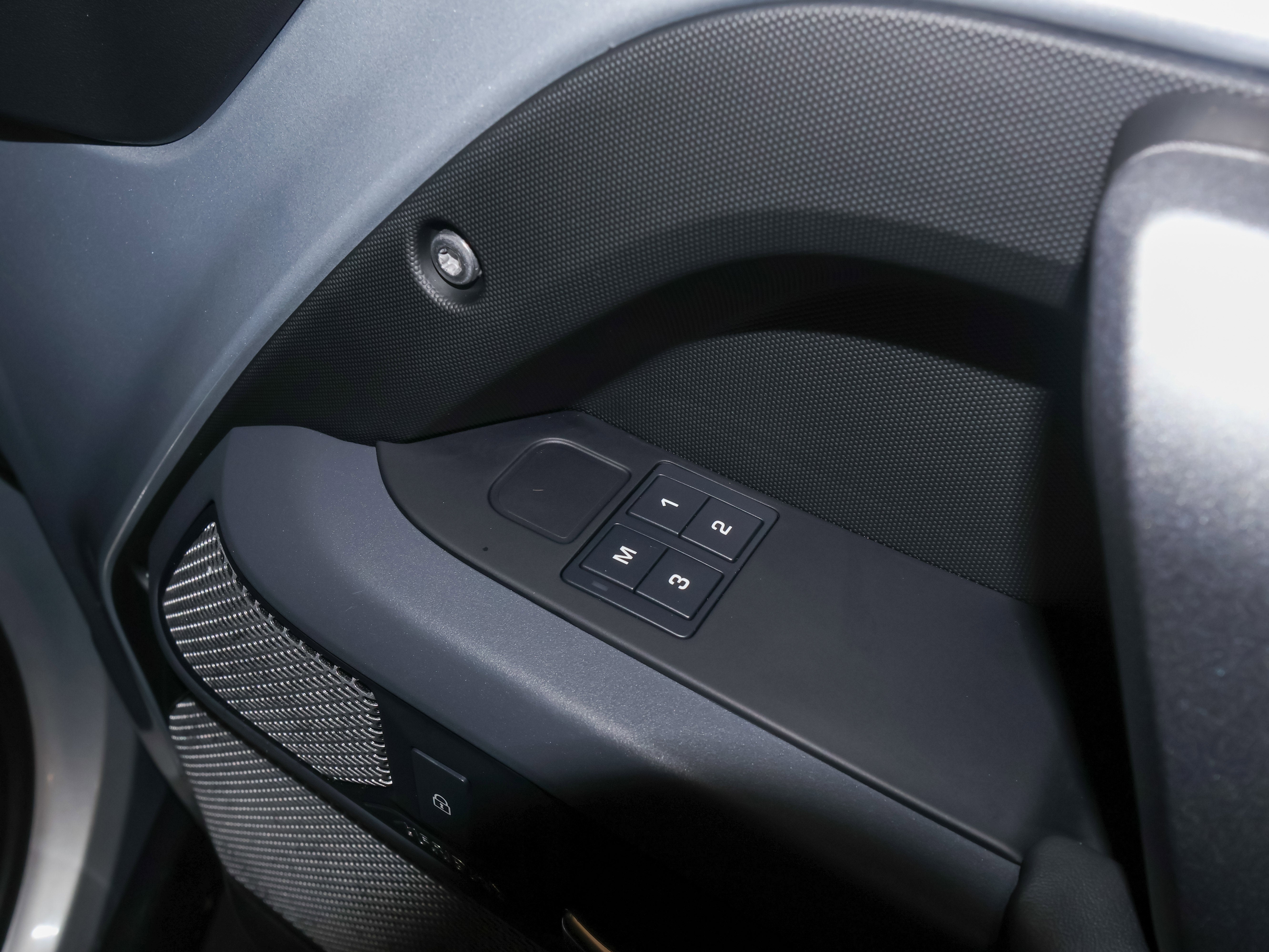 2024 Land Rover Defender X-Dynamic SE