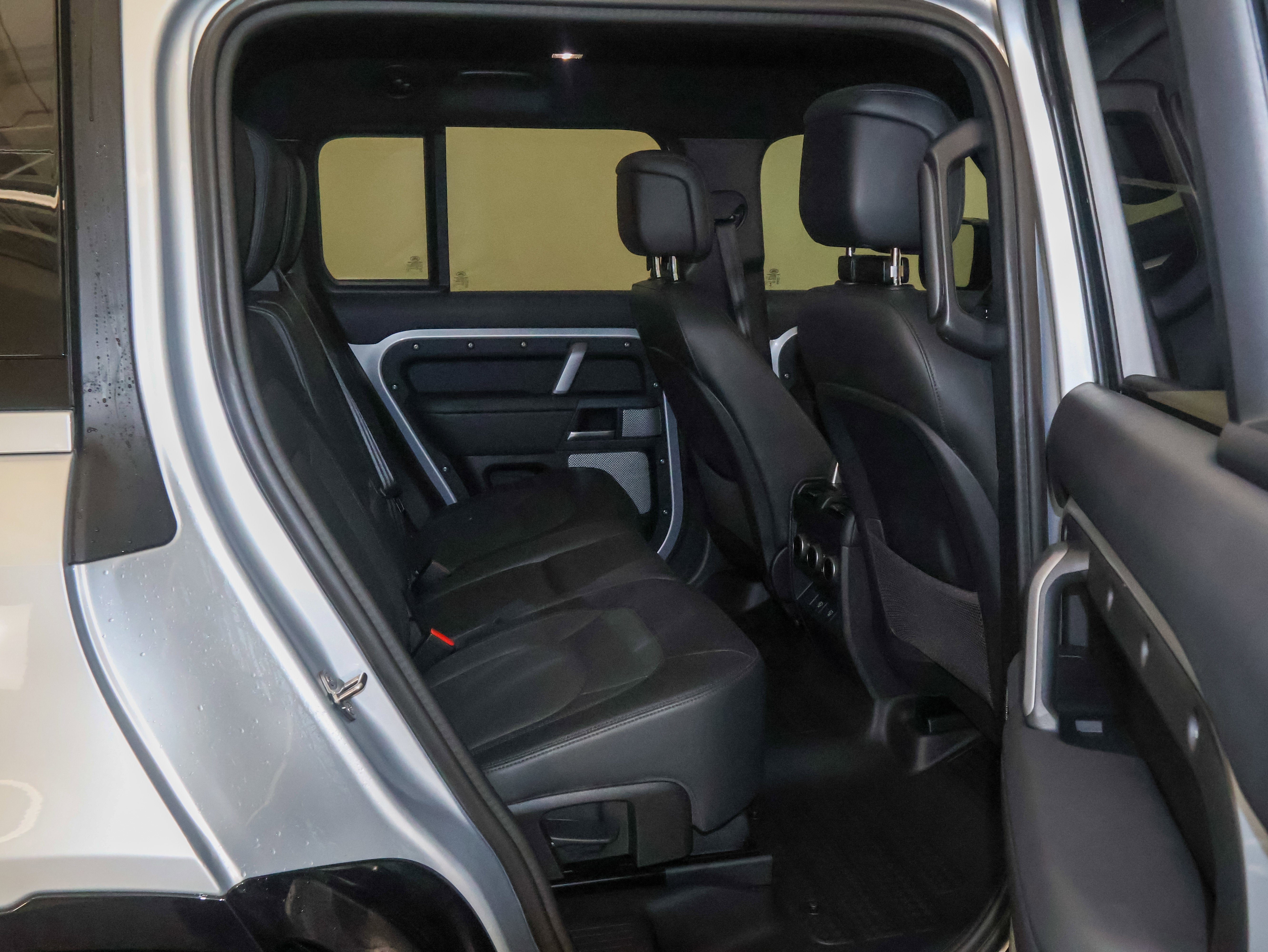 2024 Land Rover Defender X-Dynamic SE