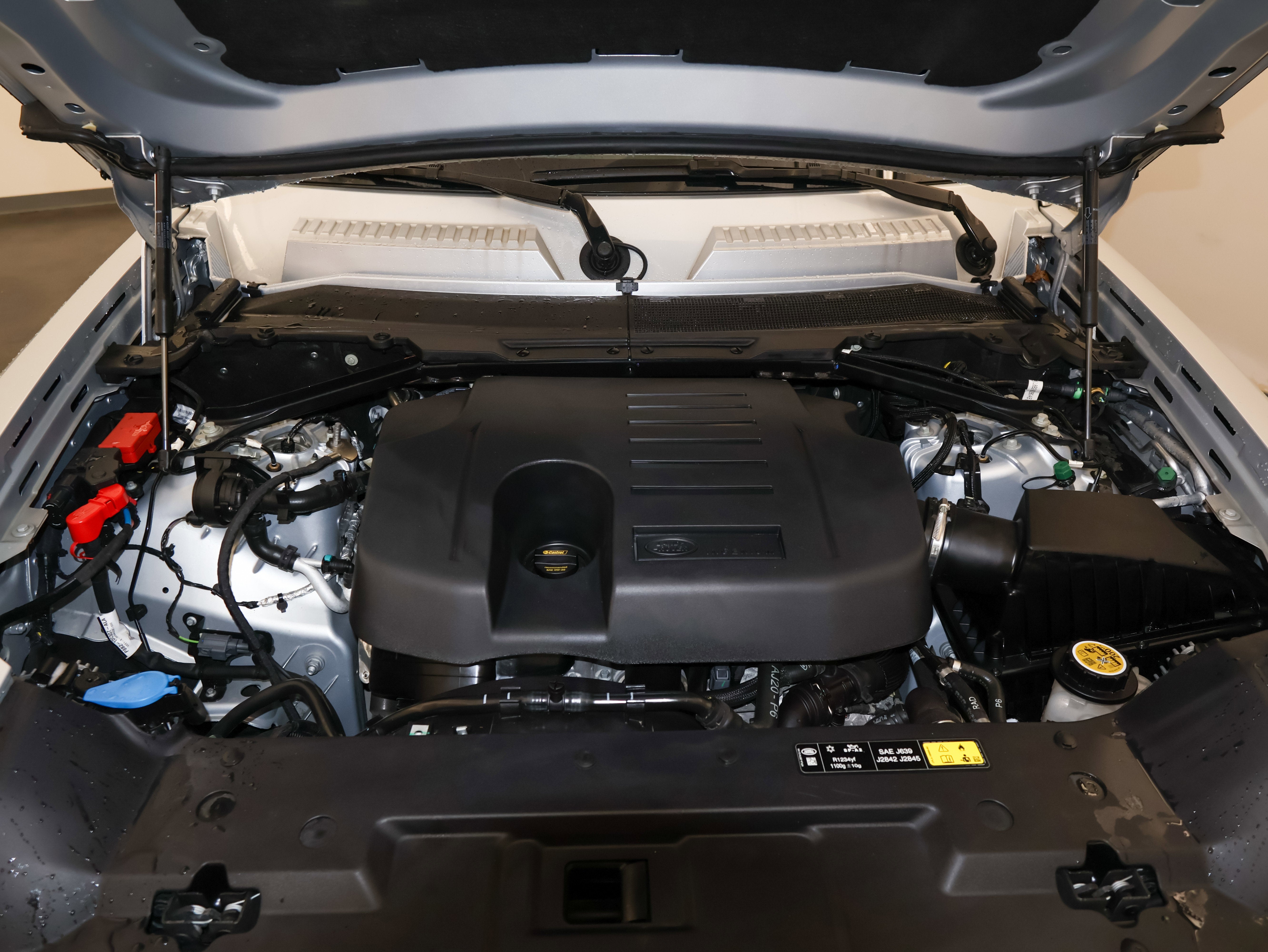 2024 Land Rover Defender X-Dynamic SE