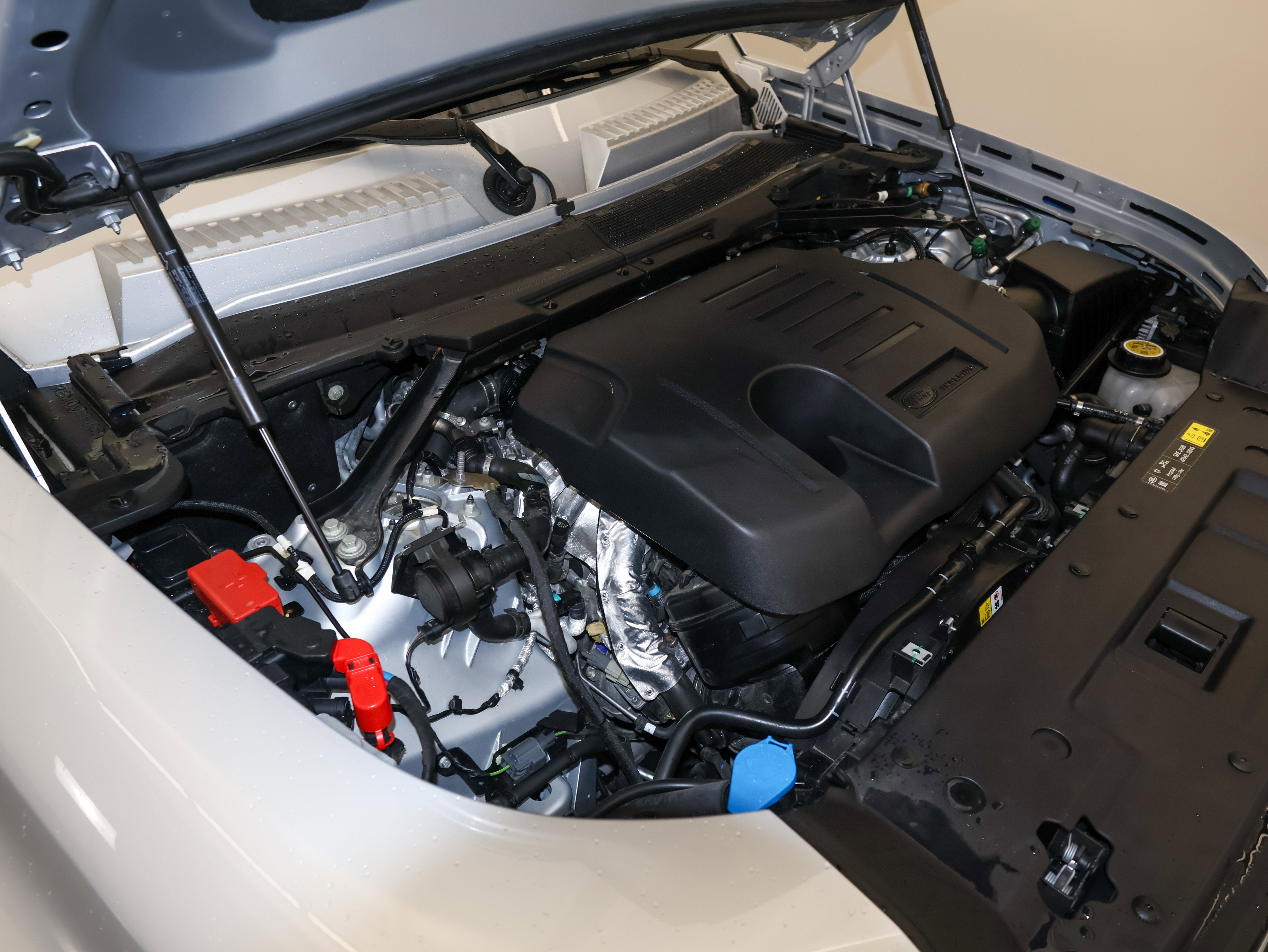 2024 Land Rover Defender X-Dynamic SE
