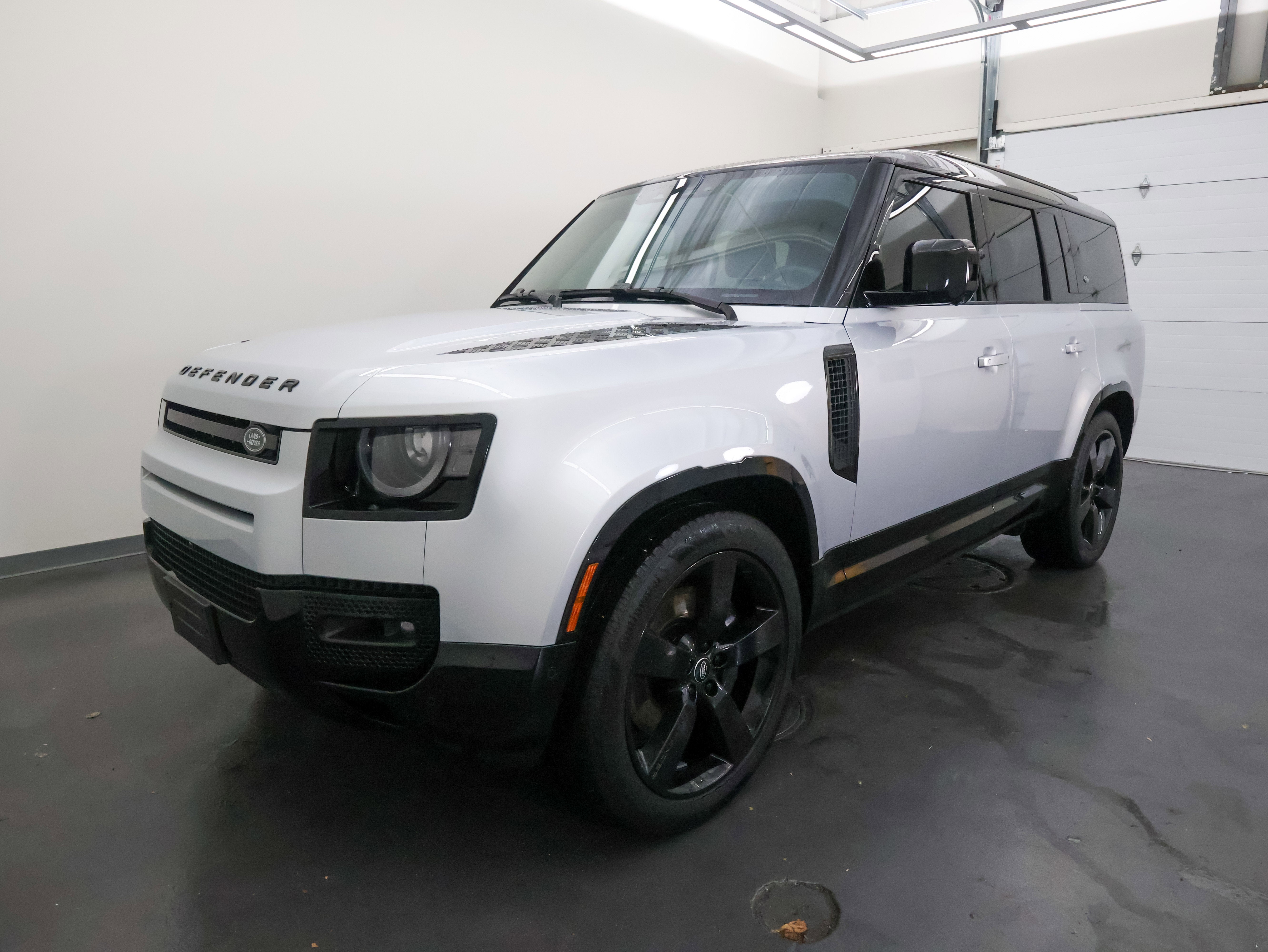 2024 Land Rover Defender X-Dynamic SE