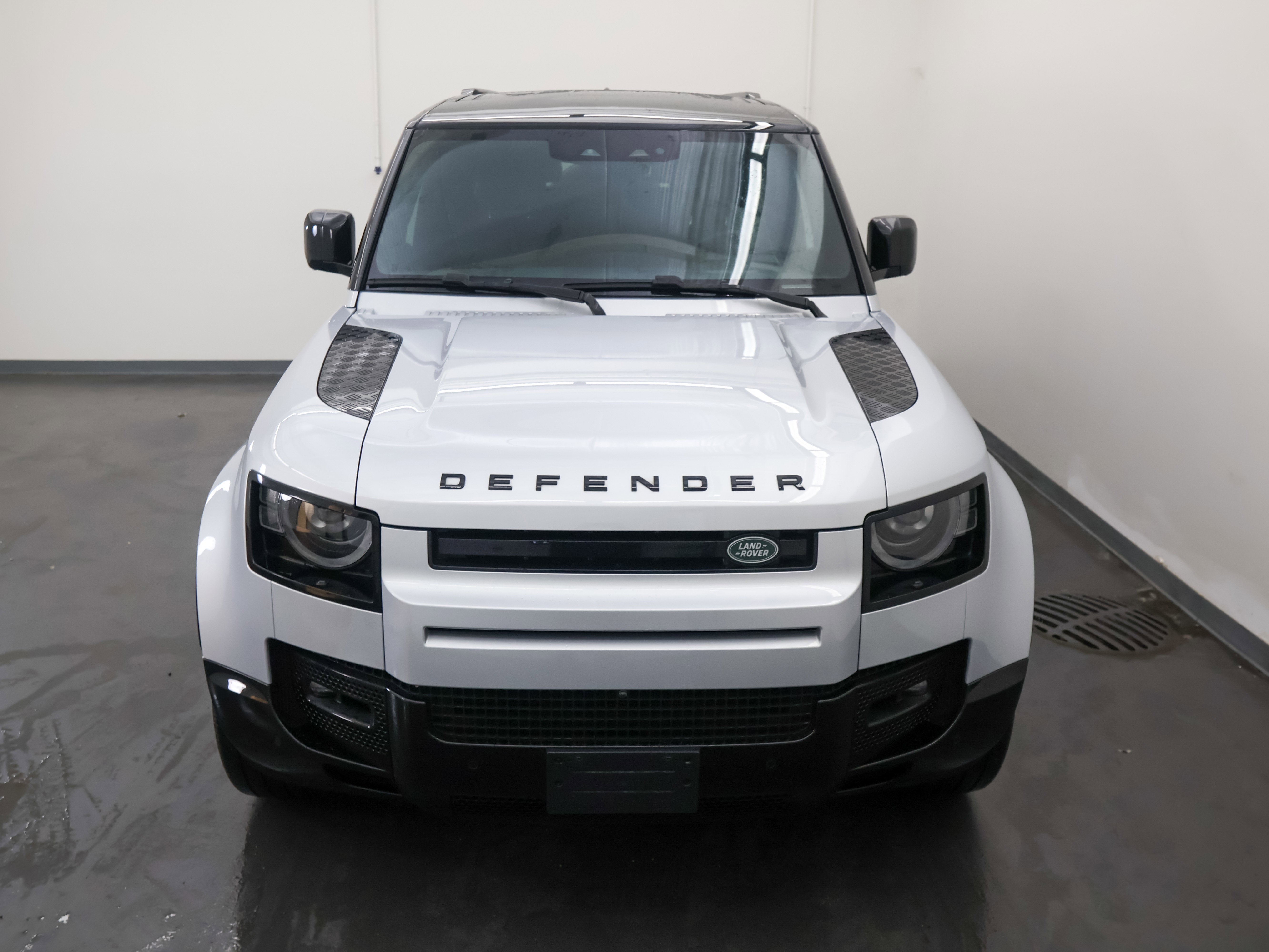 2024 Land Rover Defender X-Dynamic SE