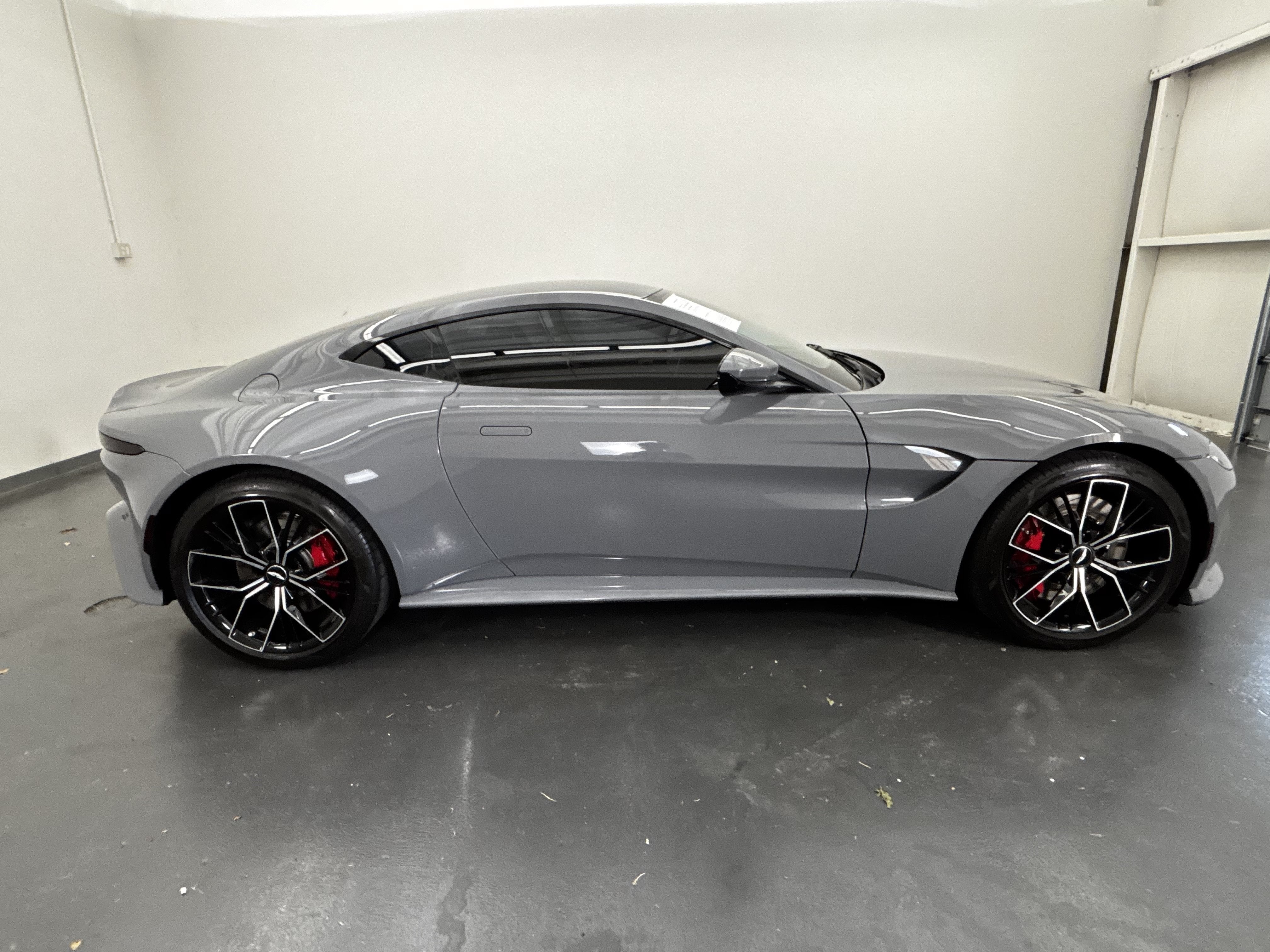 2021 Aston Martin Vantage Base