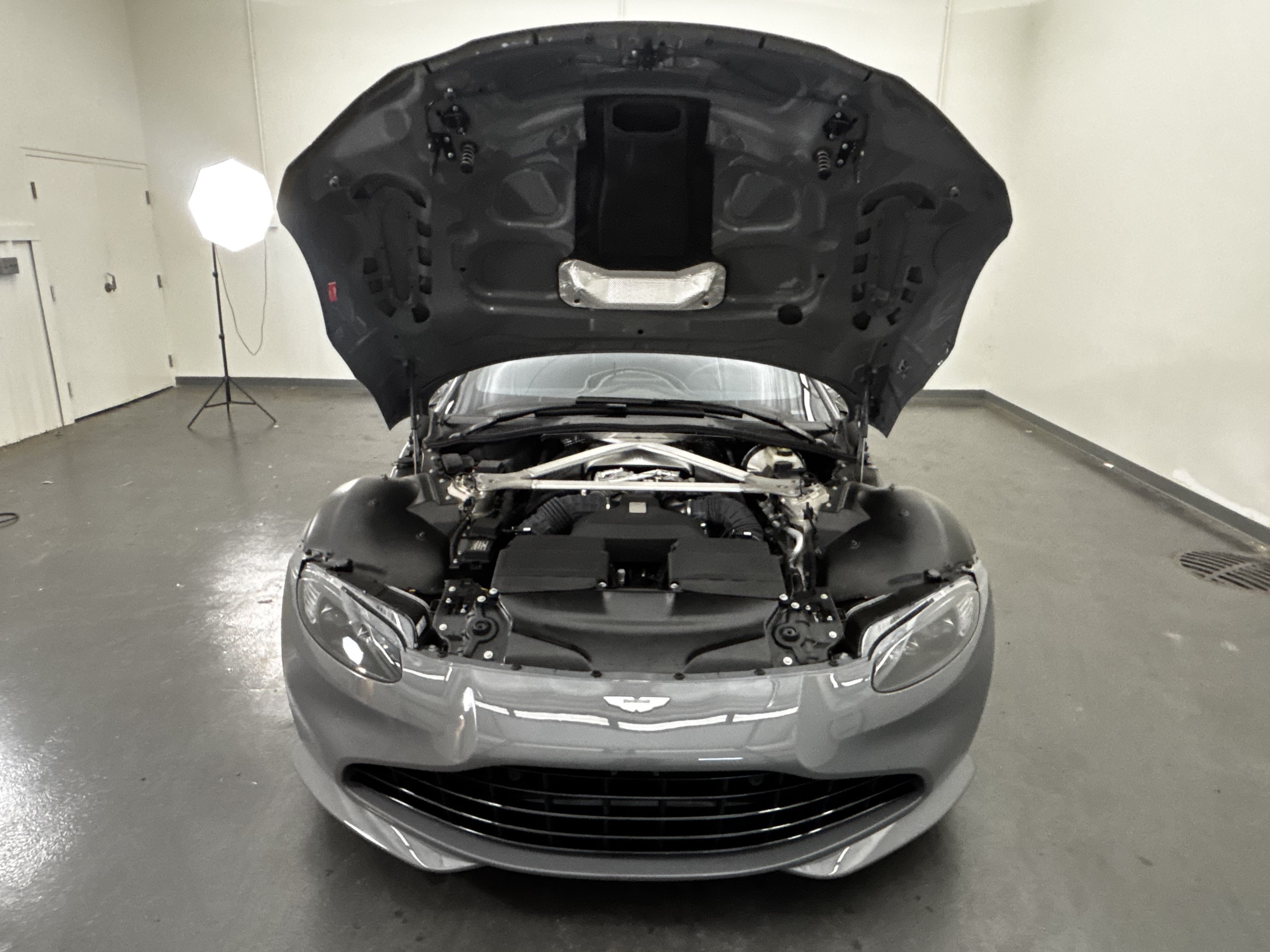 2021 Aston Martin Vantage Base