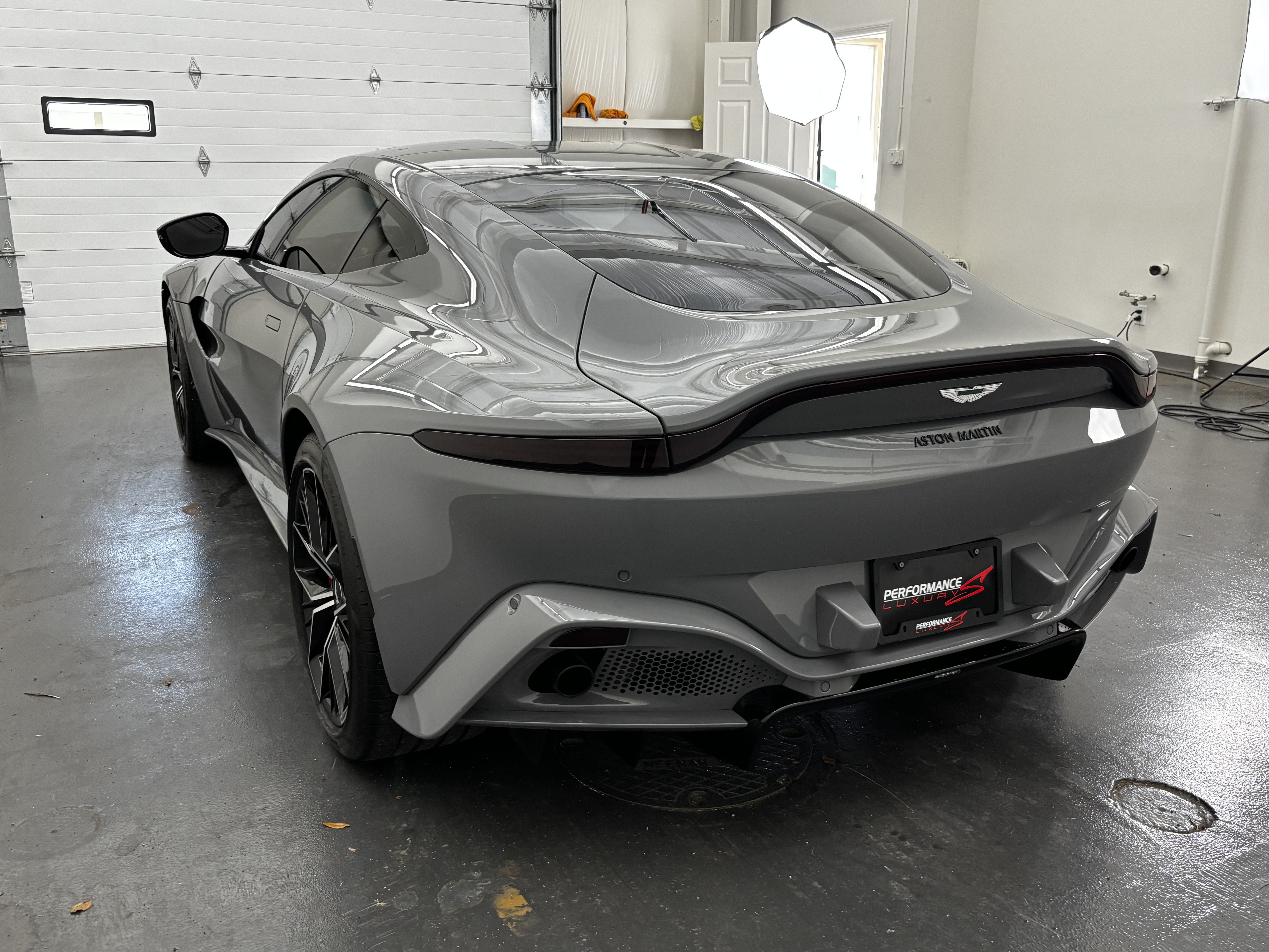 2021 Aston Martin Vantage Base