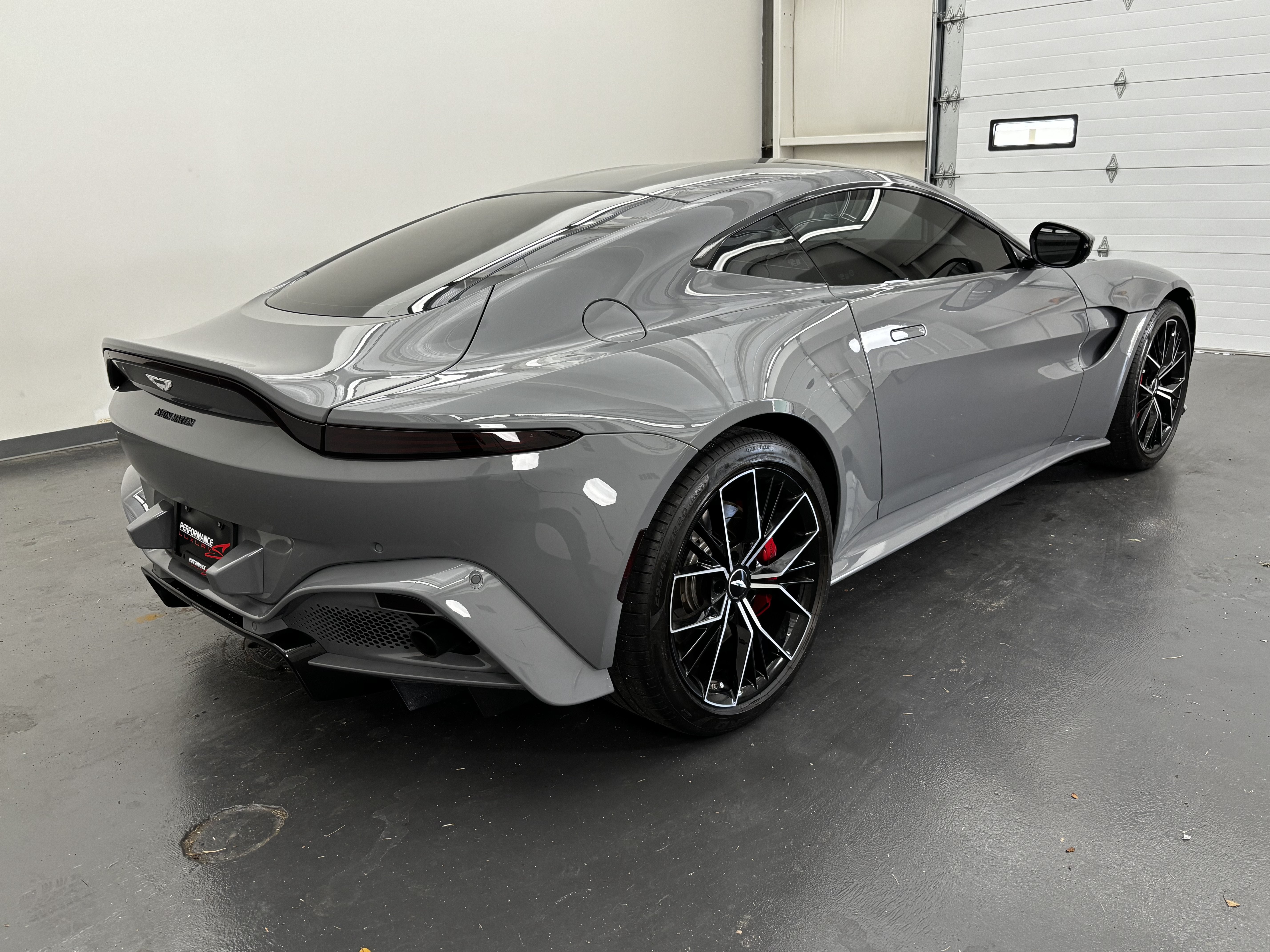 2021 Aston Martin Vantage Base