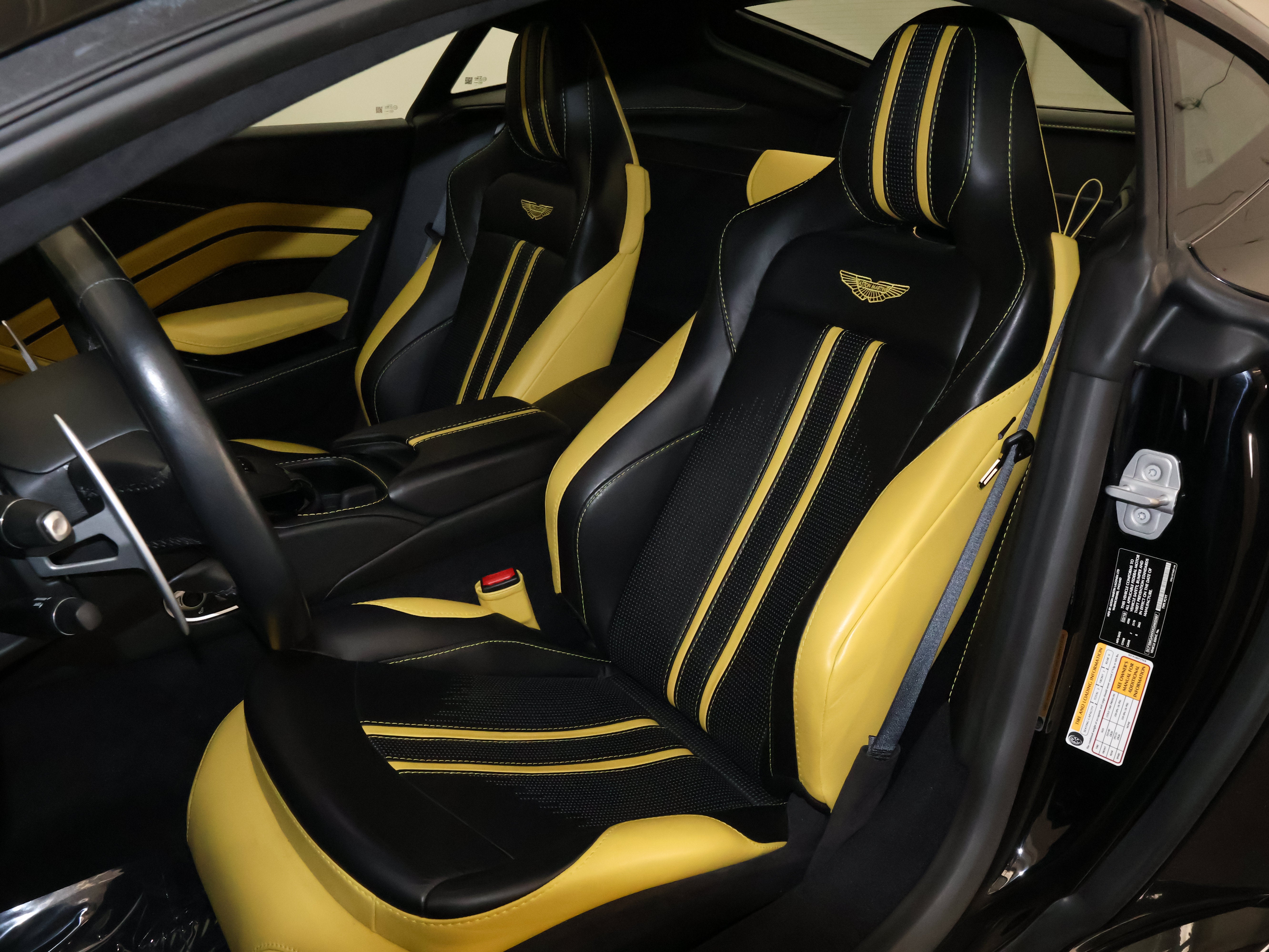 2019 Aston Martin Vantage Base