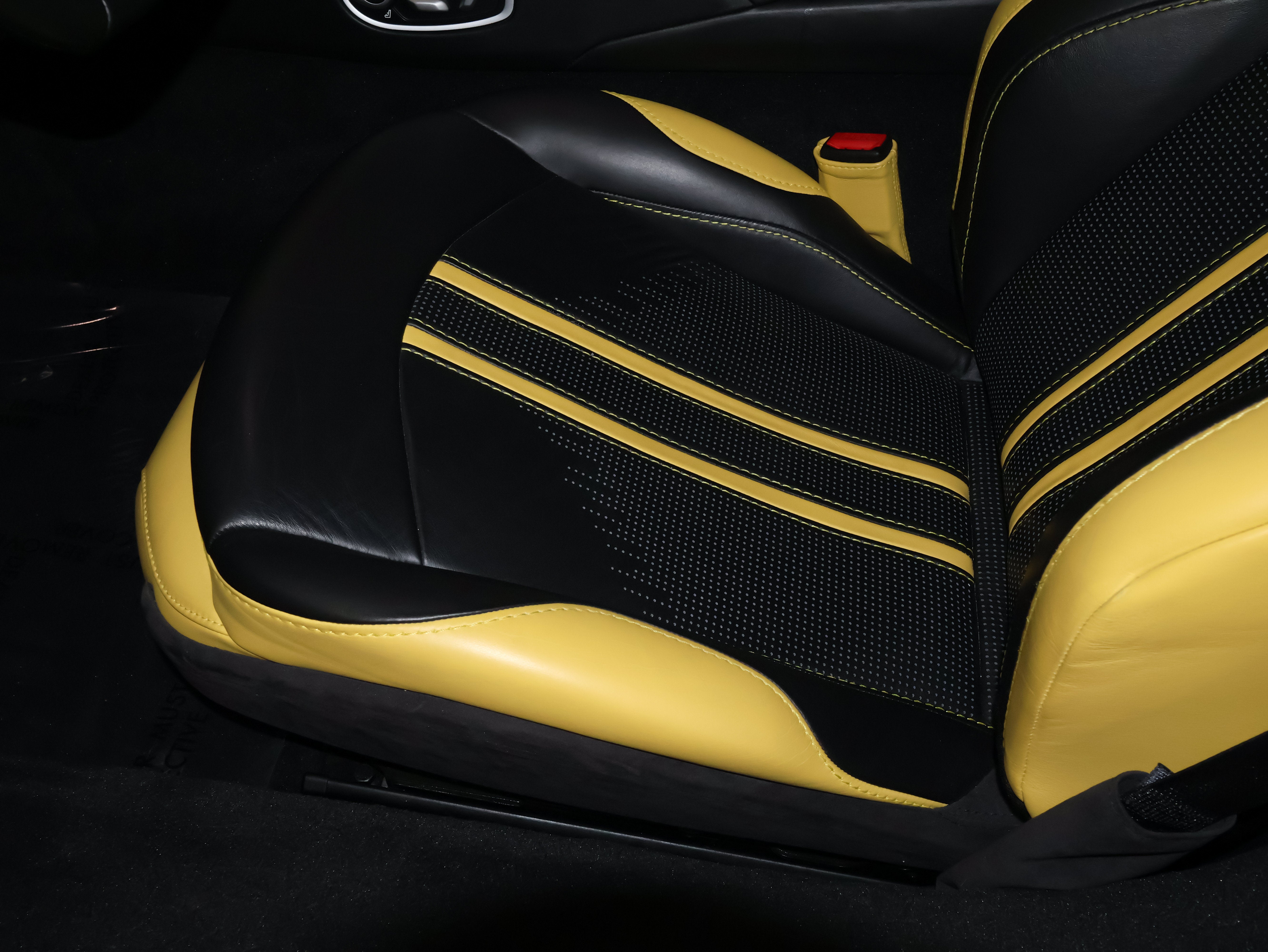 2019 Aston Martin Vantage Base