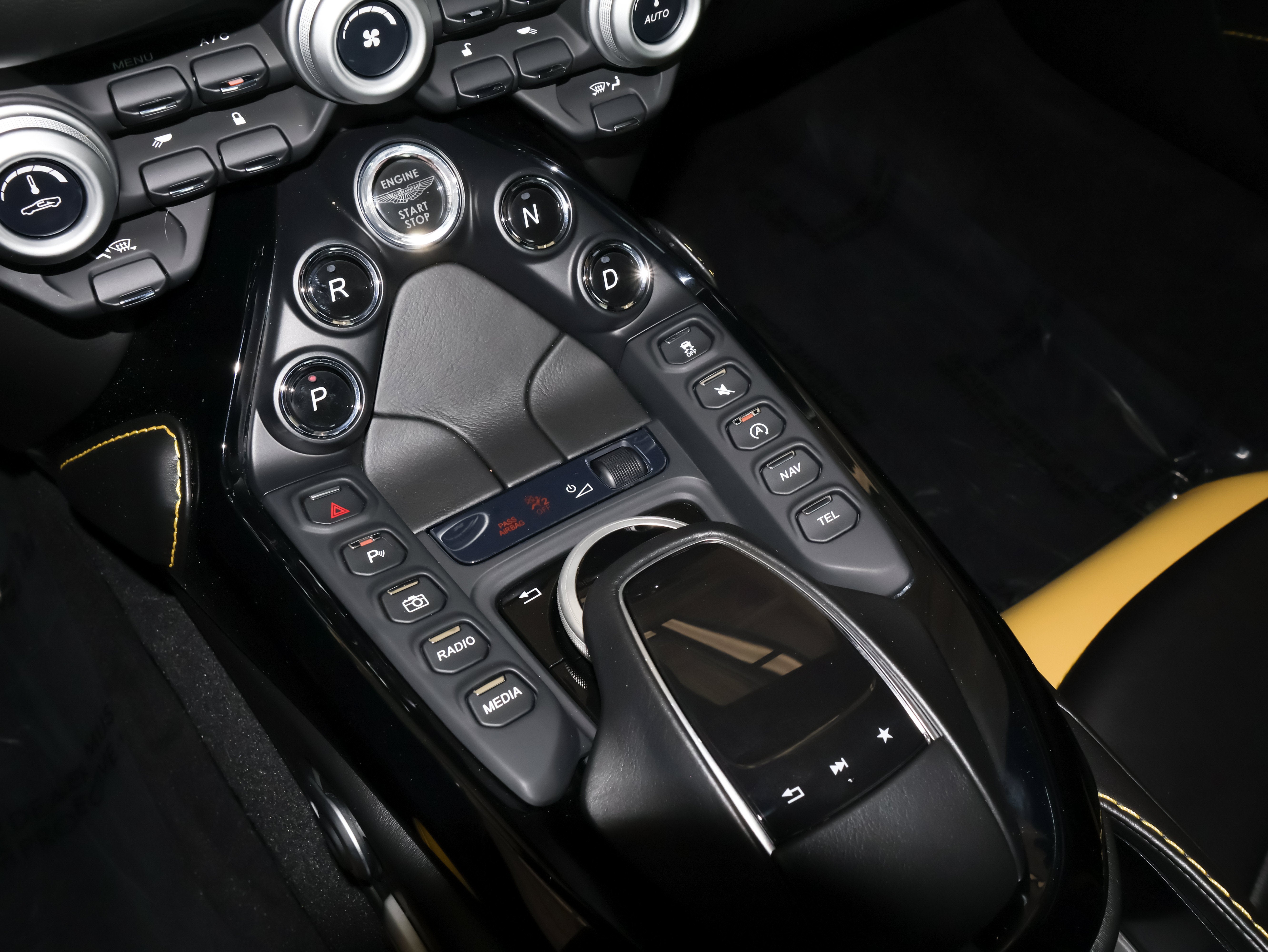 2019 Aston Martin Vantage Base