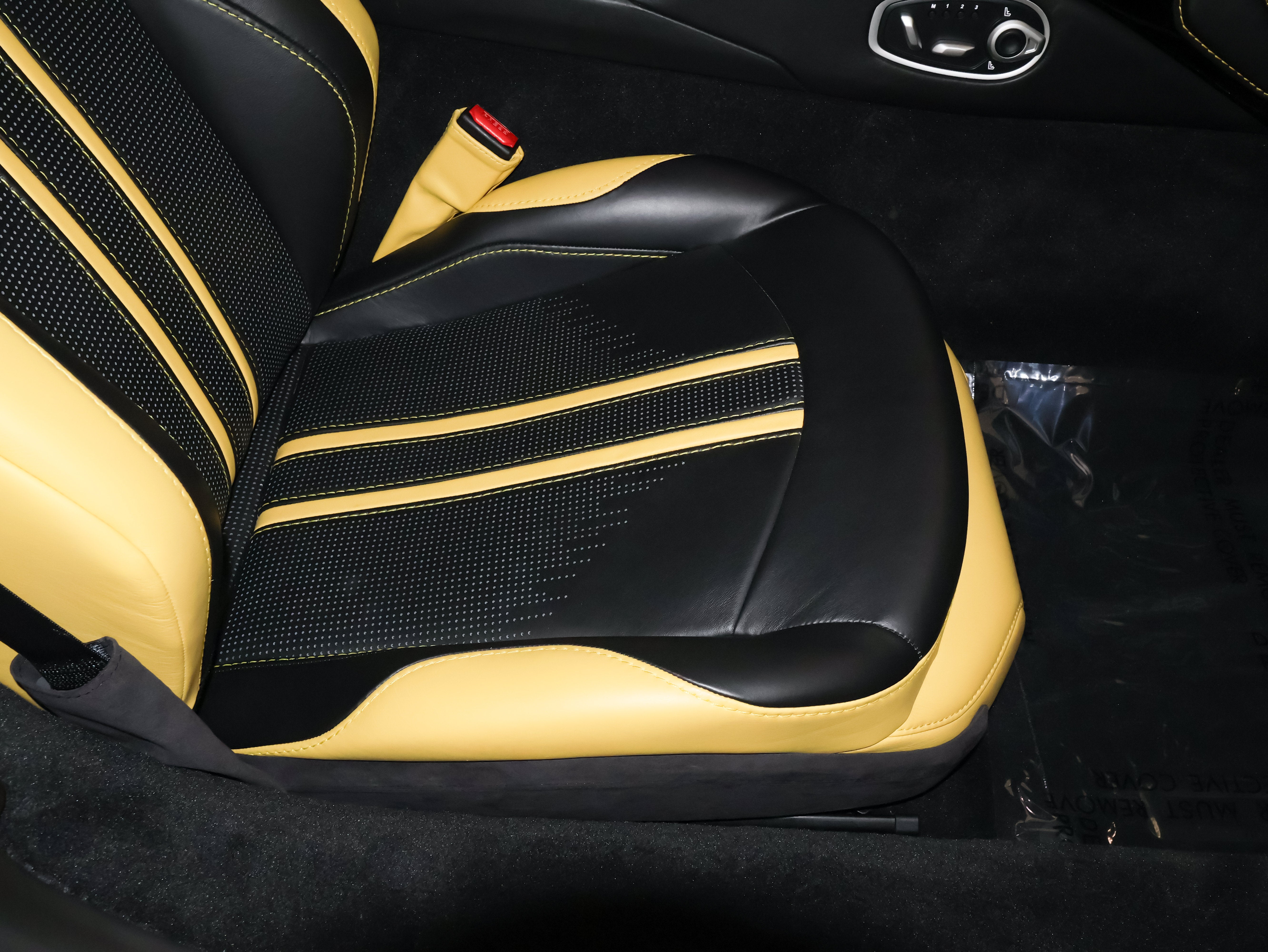 2019 Aston Martin Vantage Base