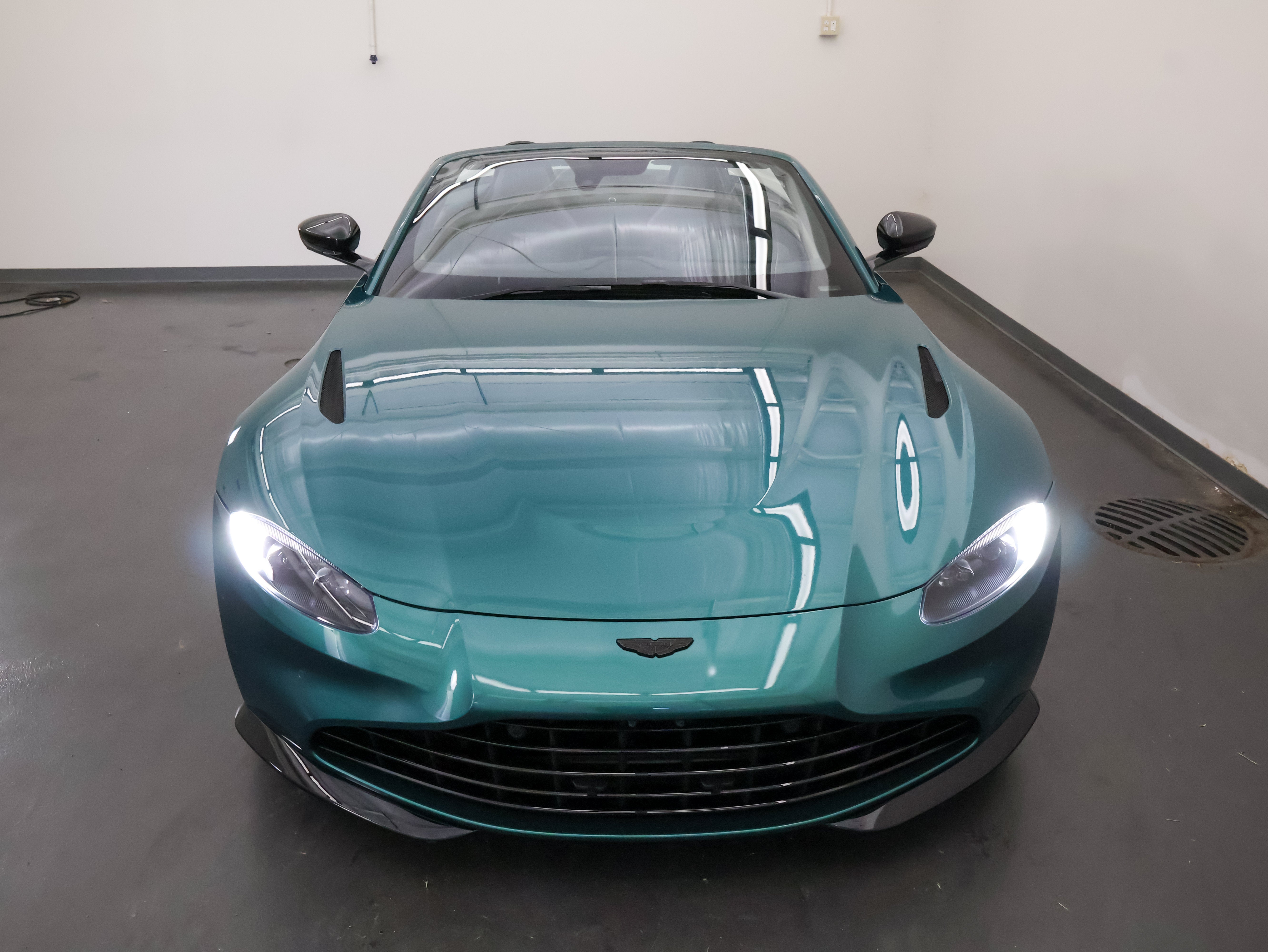 2023 Aston Martin Vantage Roadster
