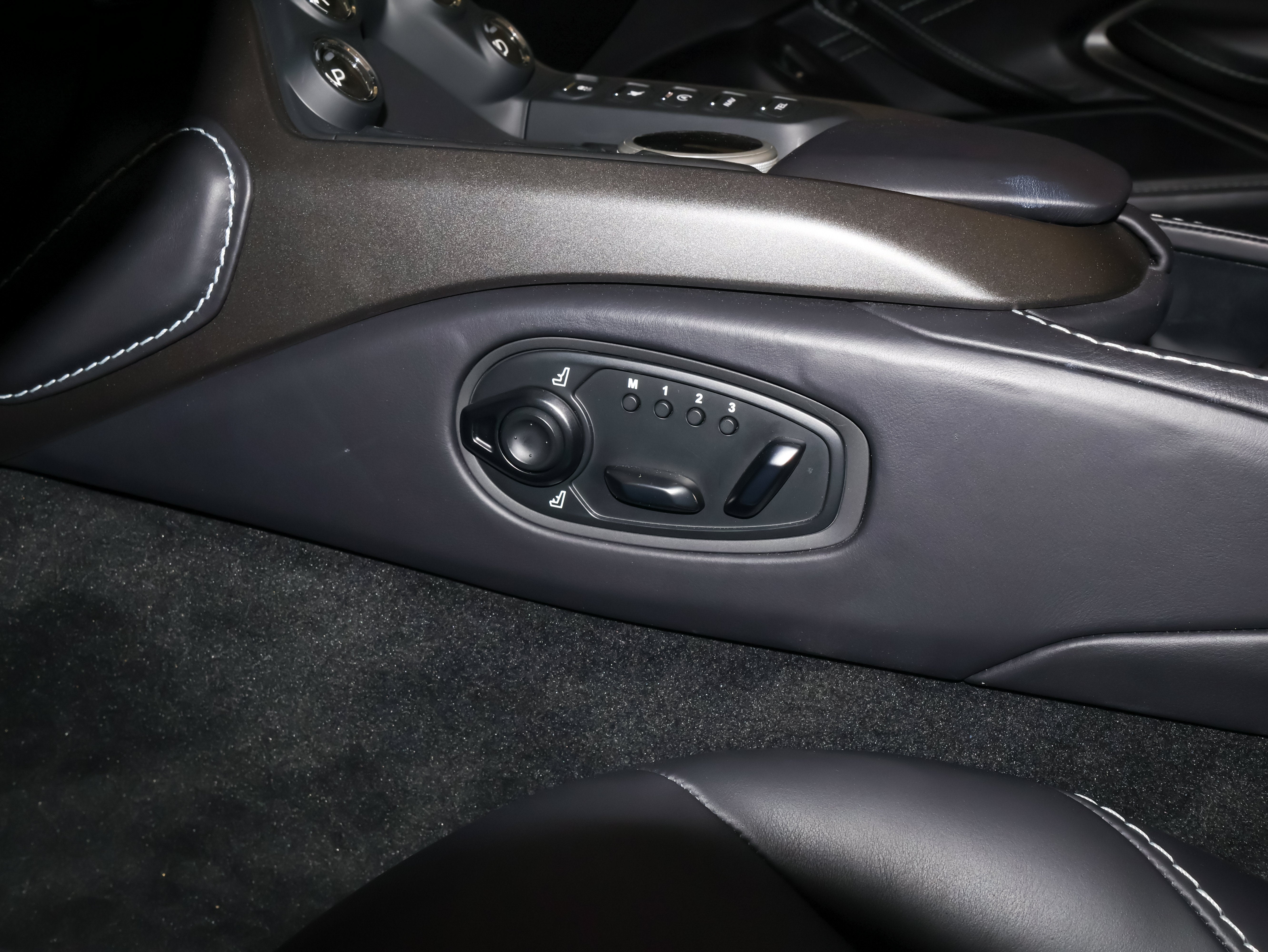 2023 Aston Martin Vantage Roadster
