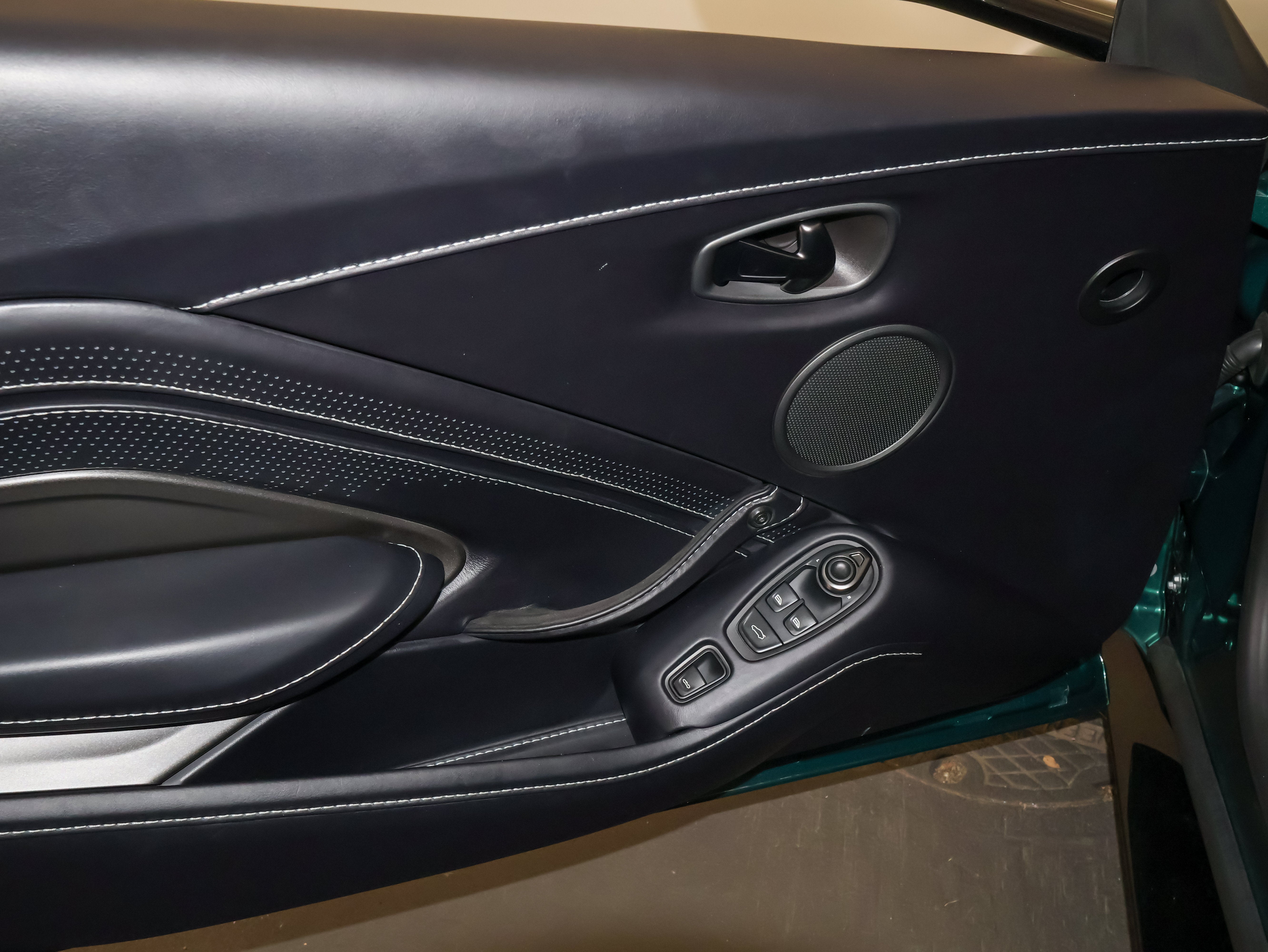 2023 Aston Martin Vantage Roadster