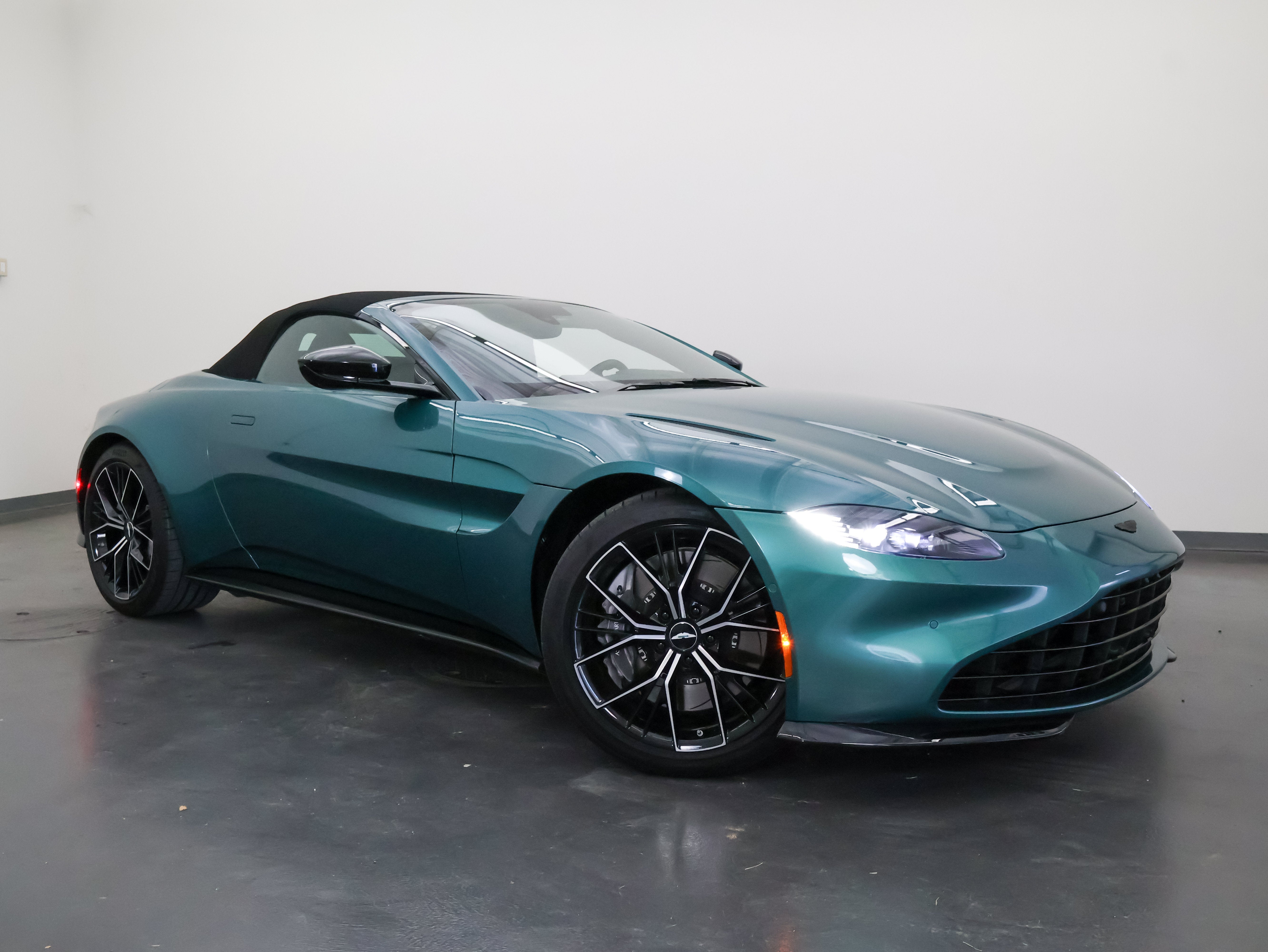 2023 Aston Martin Vantage Roadster