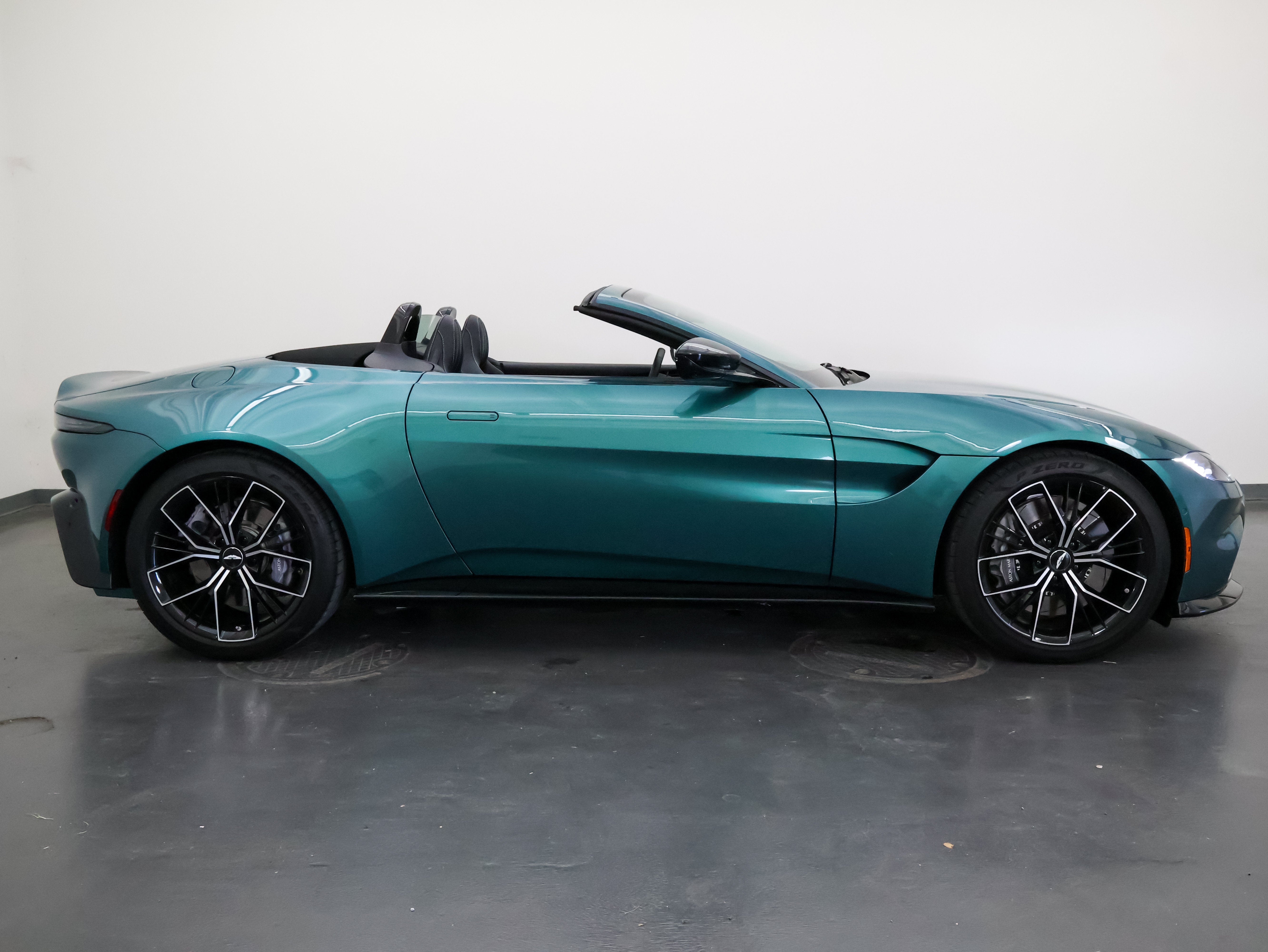 2023 Aston Martin Vantage Roadster