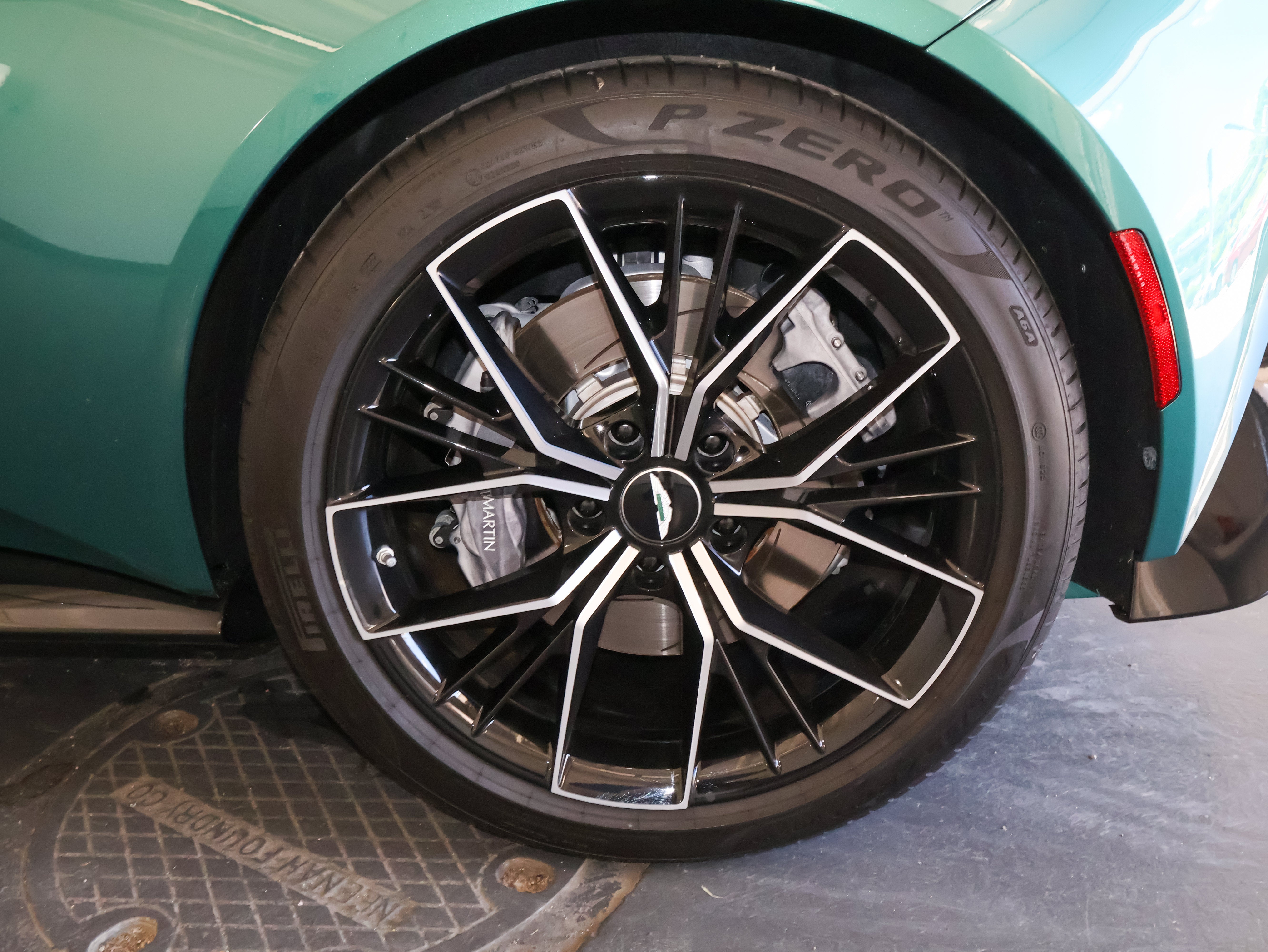 2023 Aston Martin Vantage Roadster