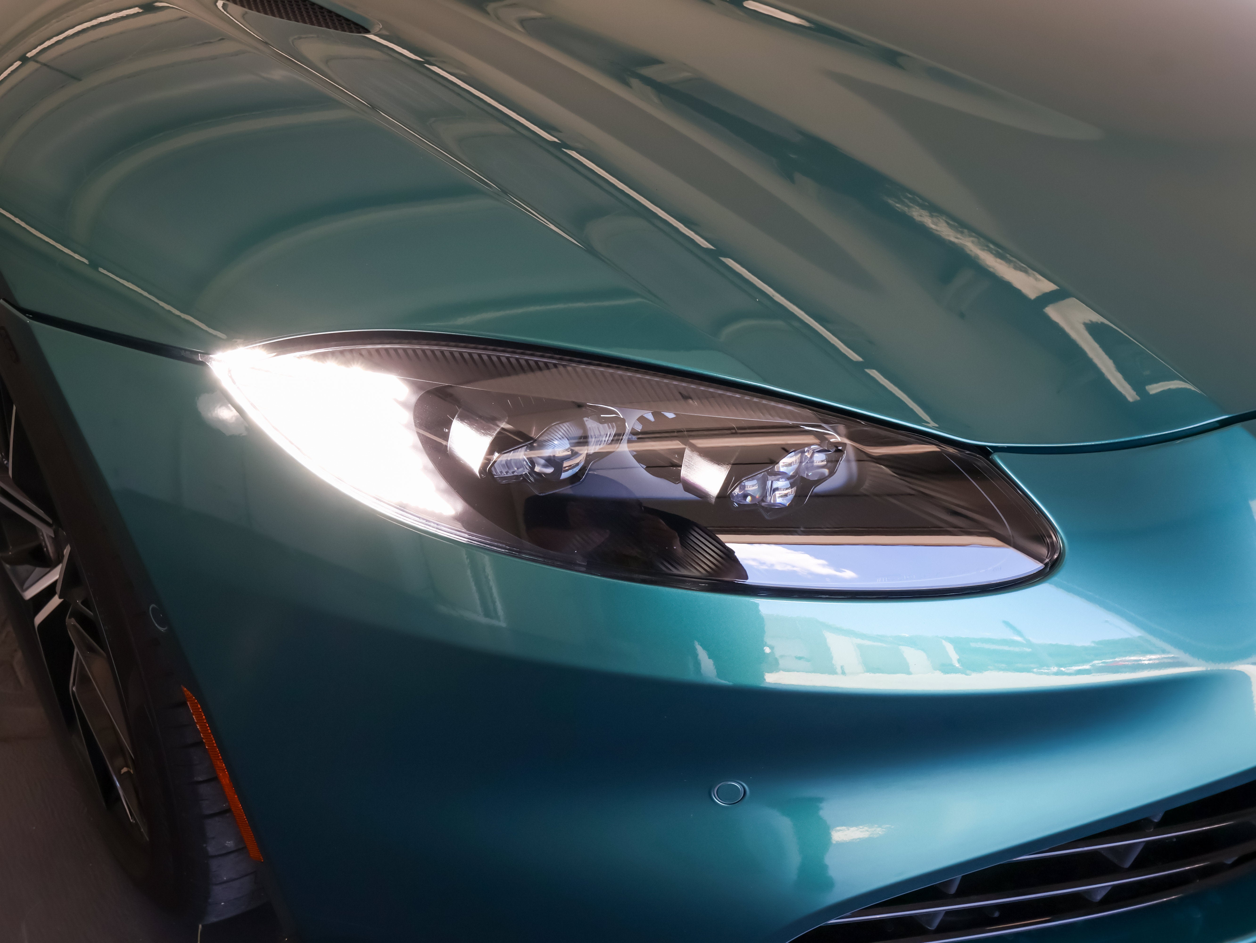 2023 Aston Martin Vantage Roadster