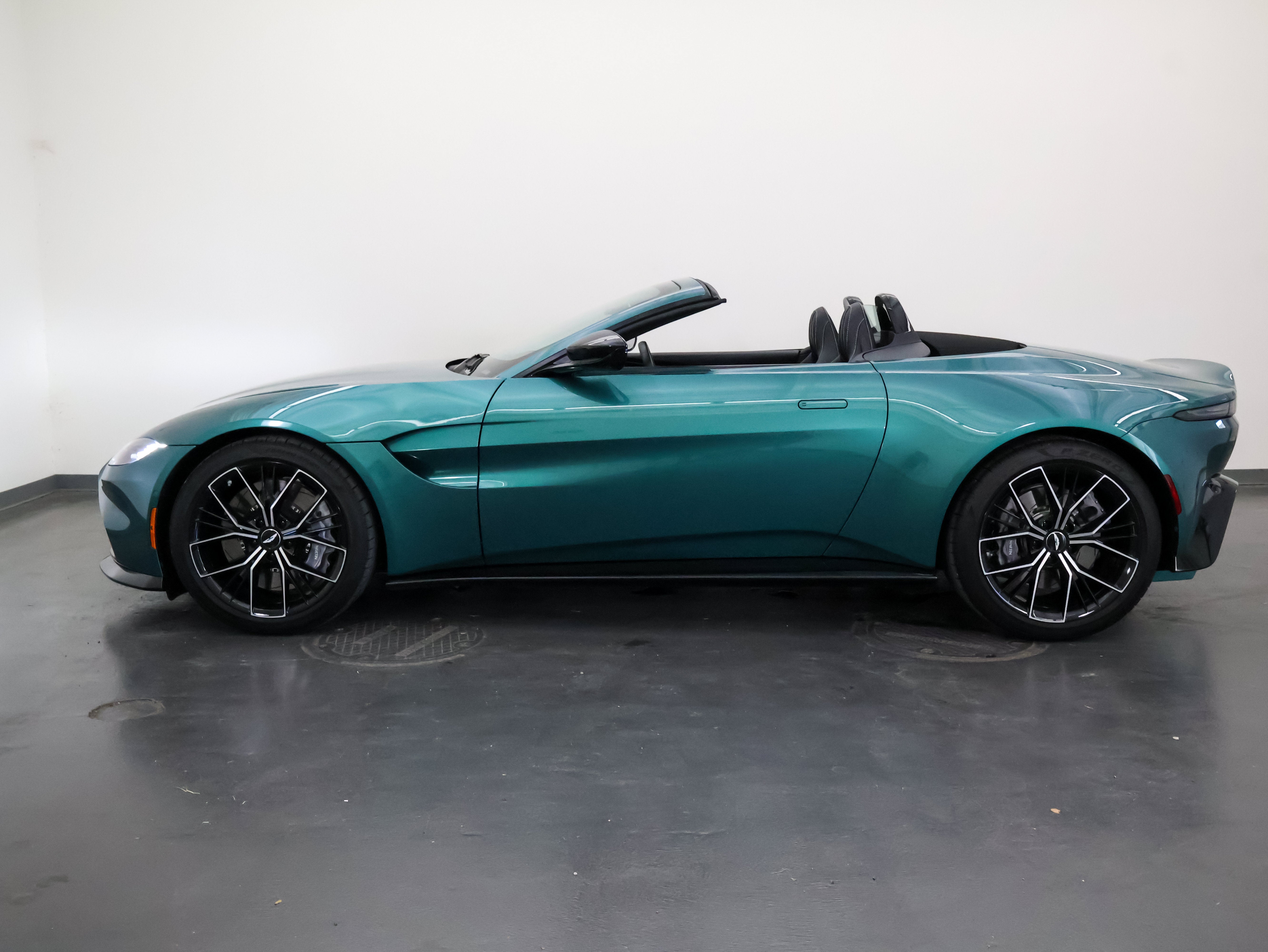 2023 Aston Martin Vantage Roadster