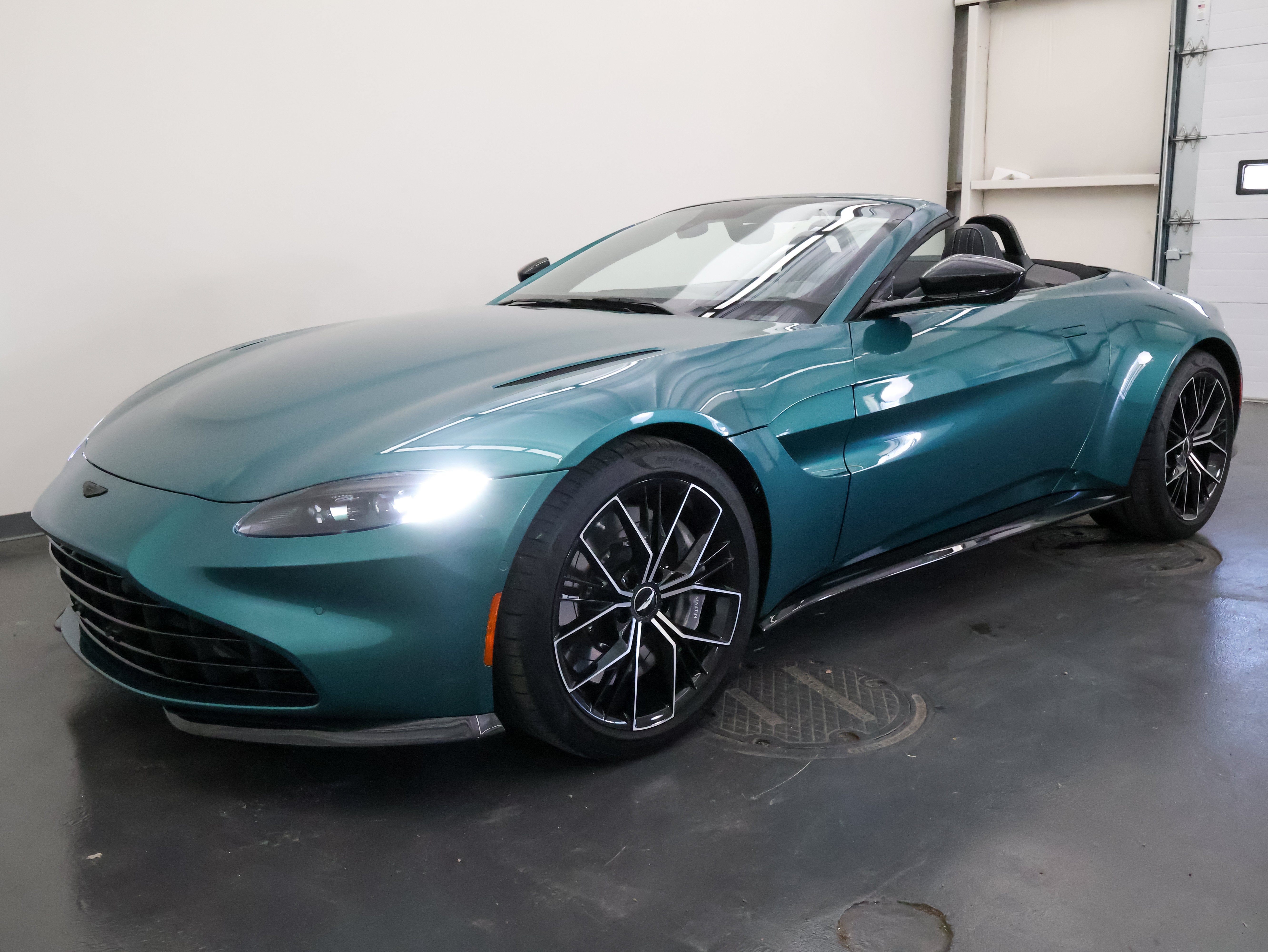 2023 Aston Martin Vantage Roadster