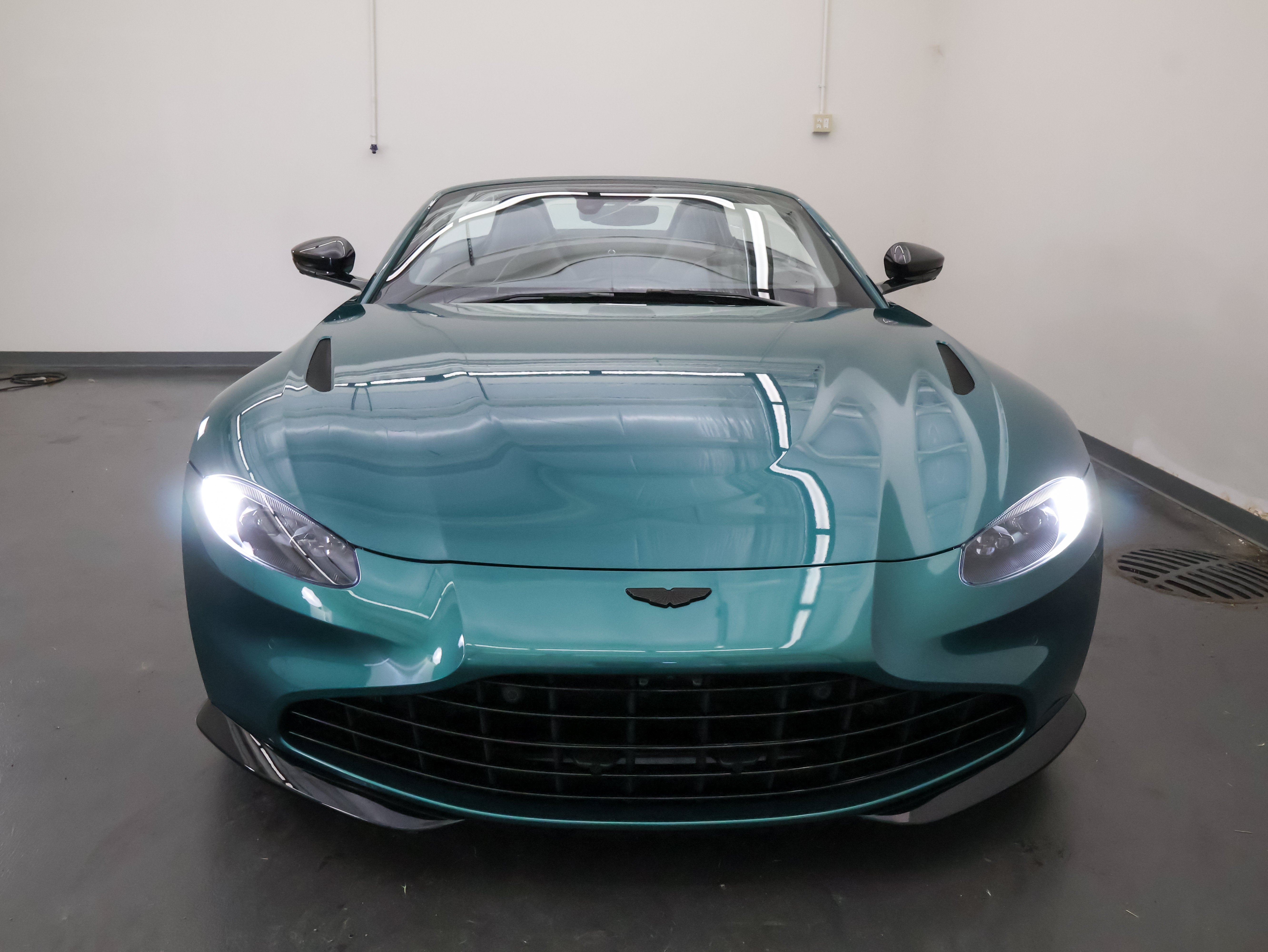 2023 Aston Martin Vantage Roadster