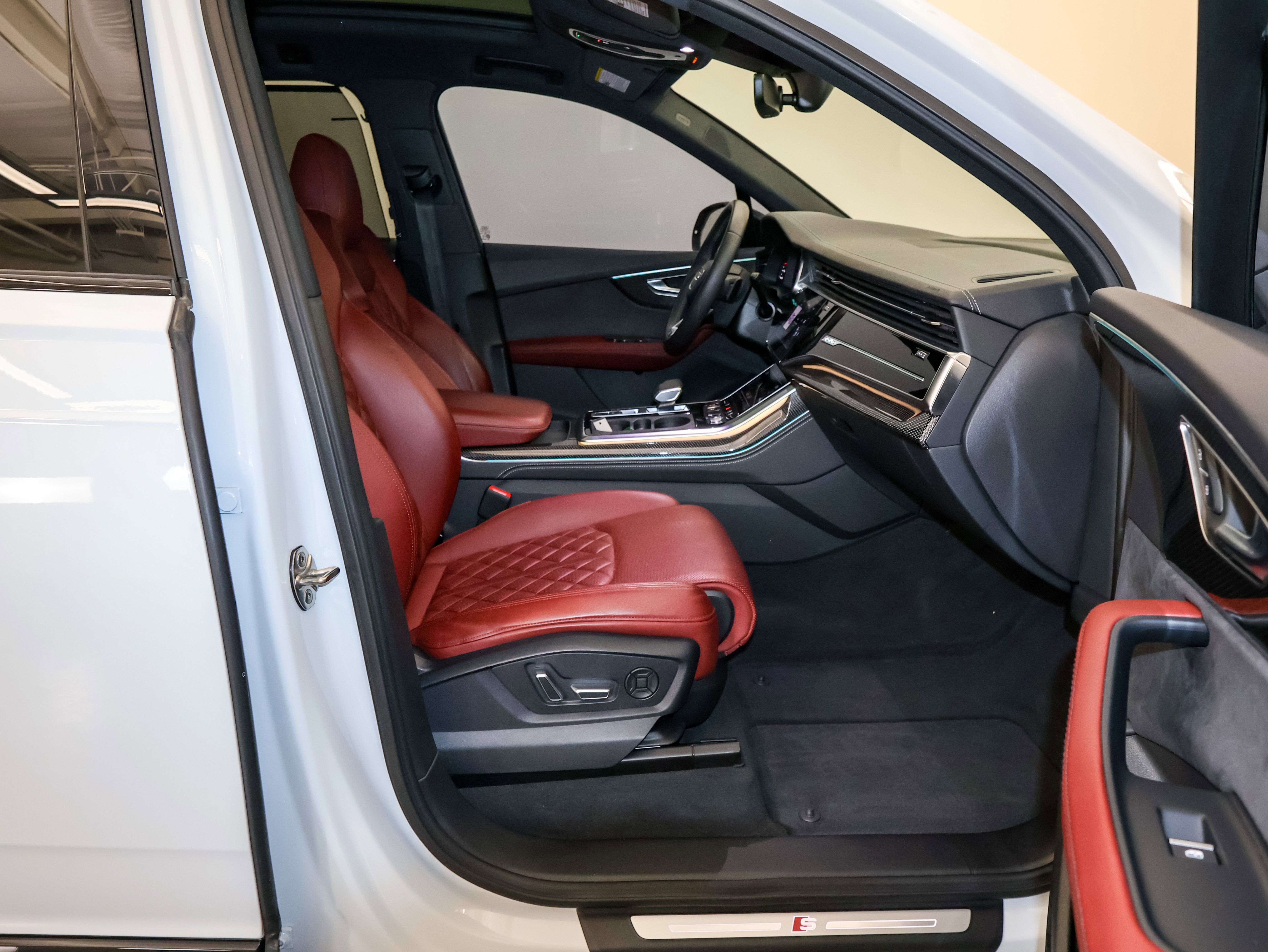2024 Audi SQ7 Premium Plus