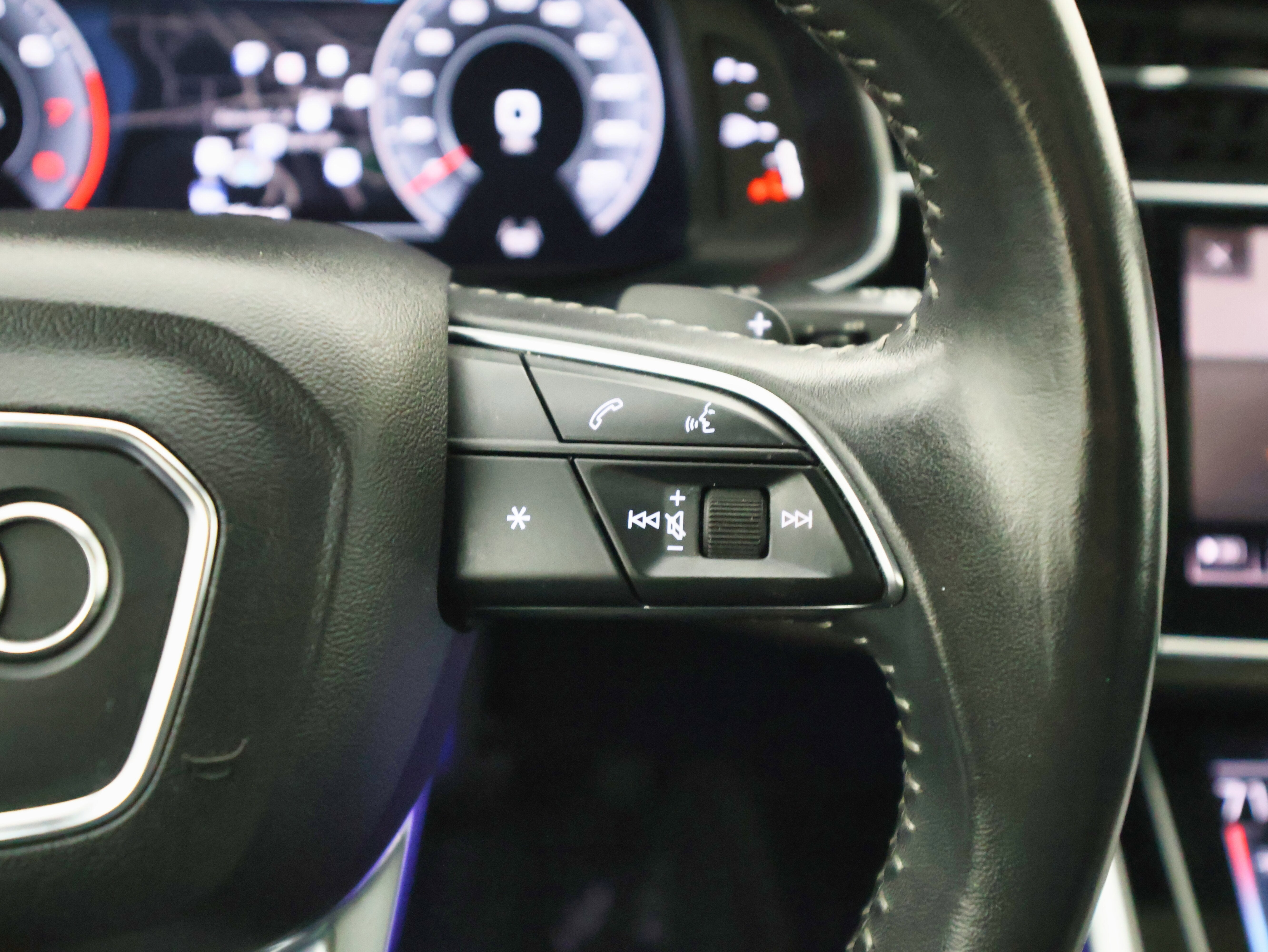 2019 Audi Q8 Premium Plus