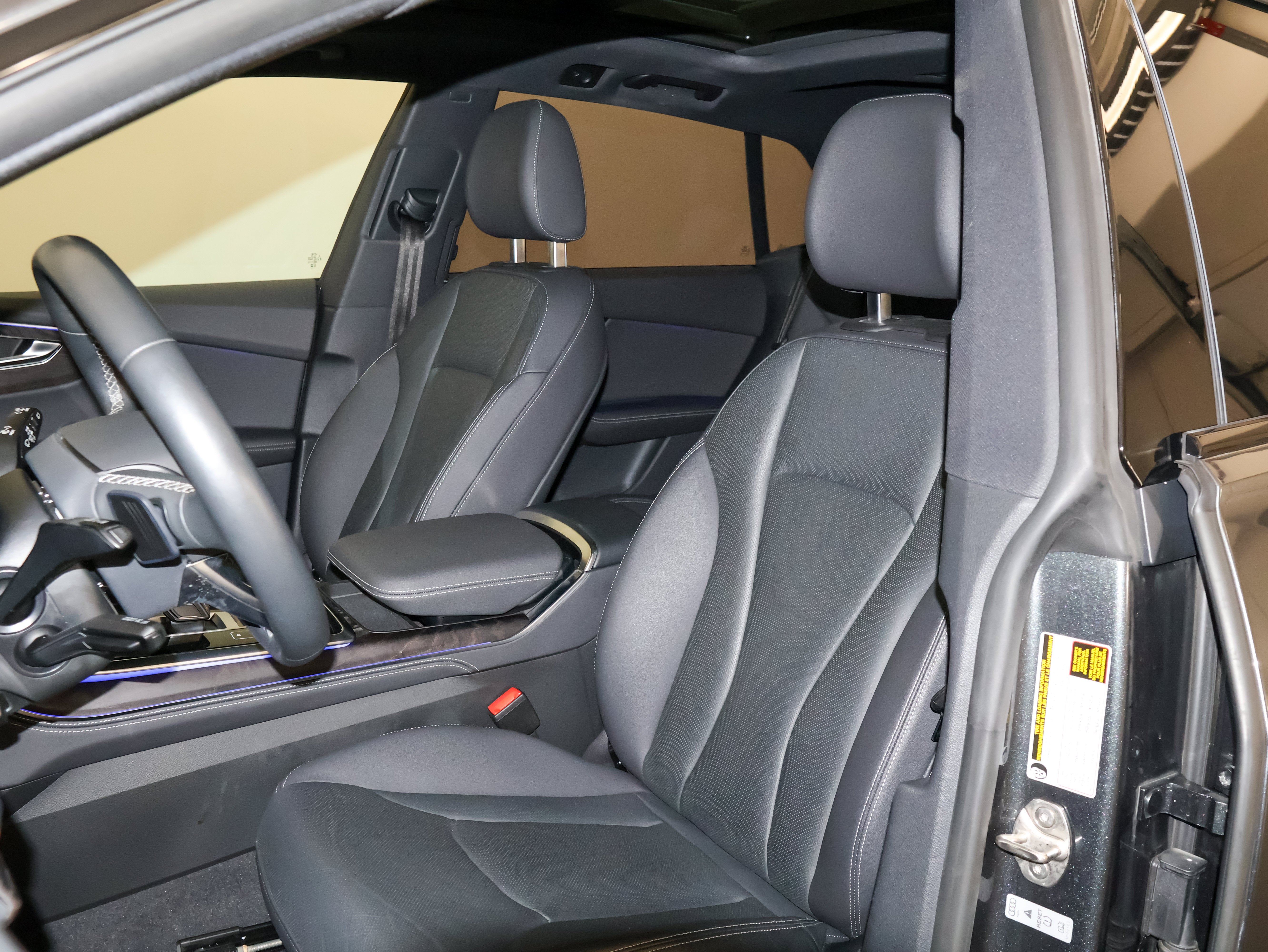 2023 Audi Q8 Premium Plus