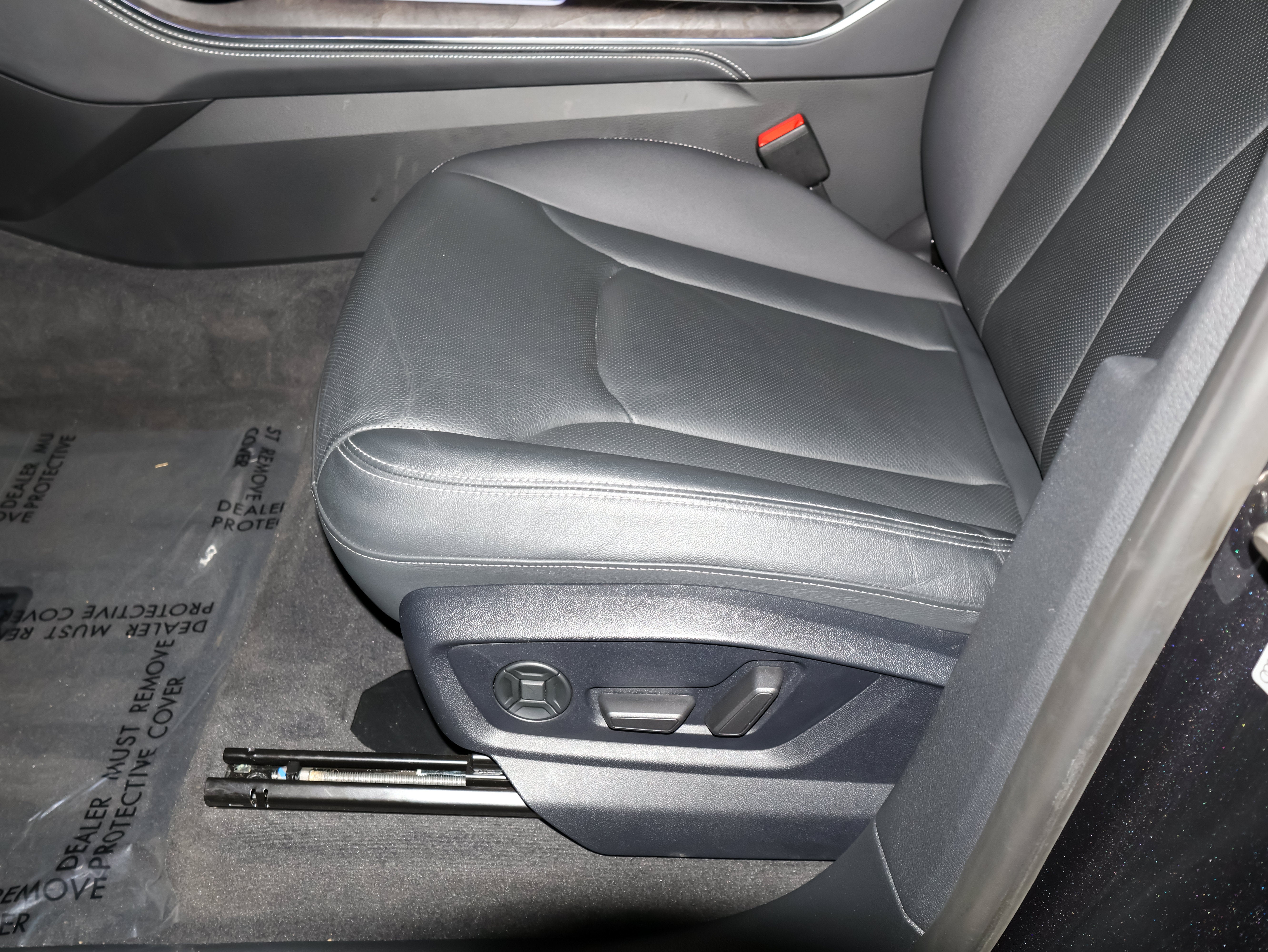 2023 Audi Q8 Premium Plus