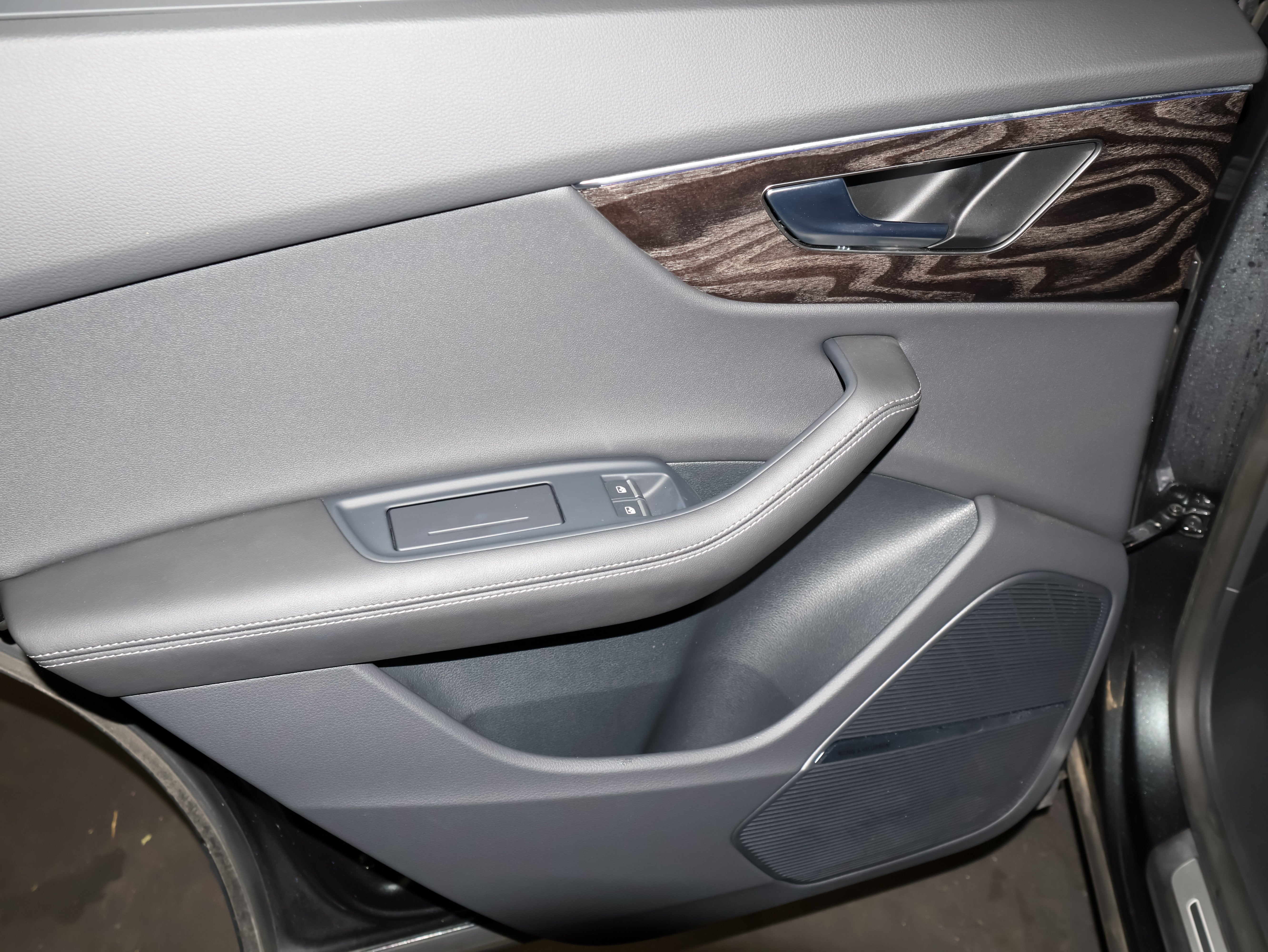 2023 Audi Q8 Premium Plus