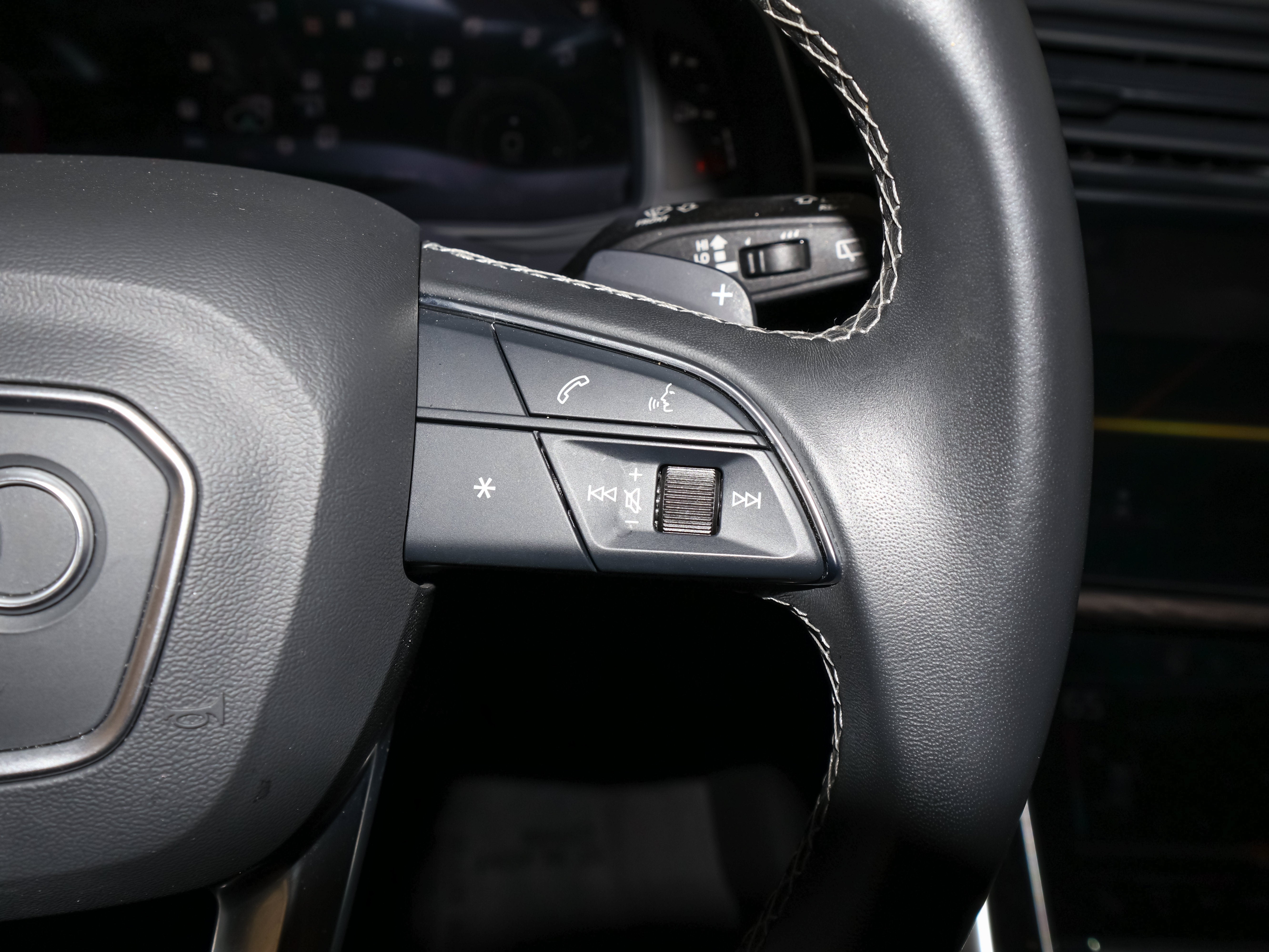 2023 Audi Q8 Premium Plus