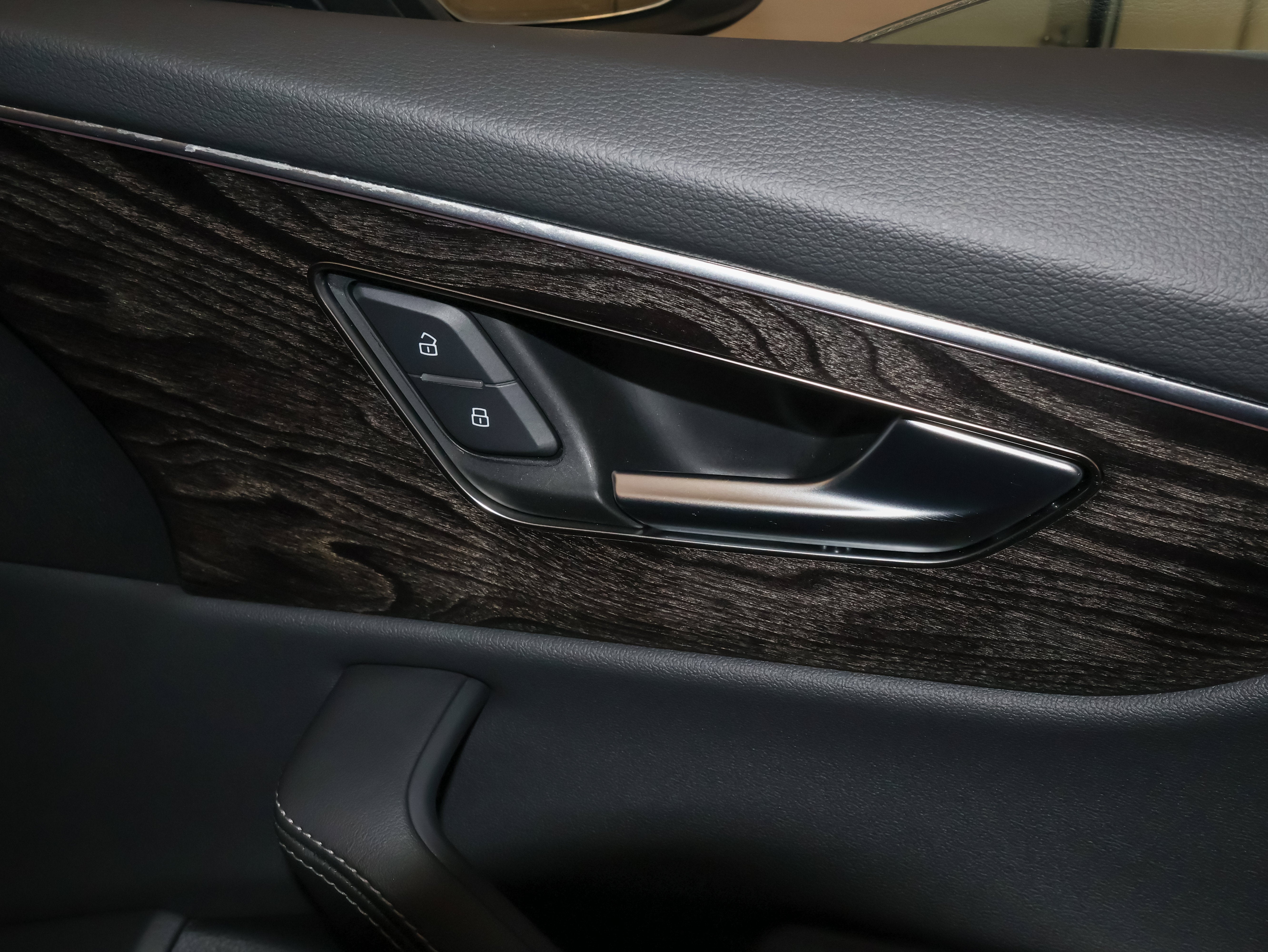2023 Audi Q8 Premium Plus