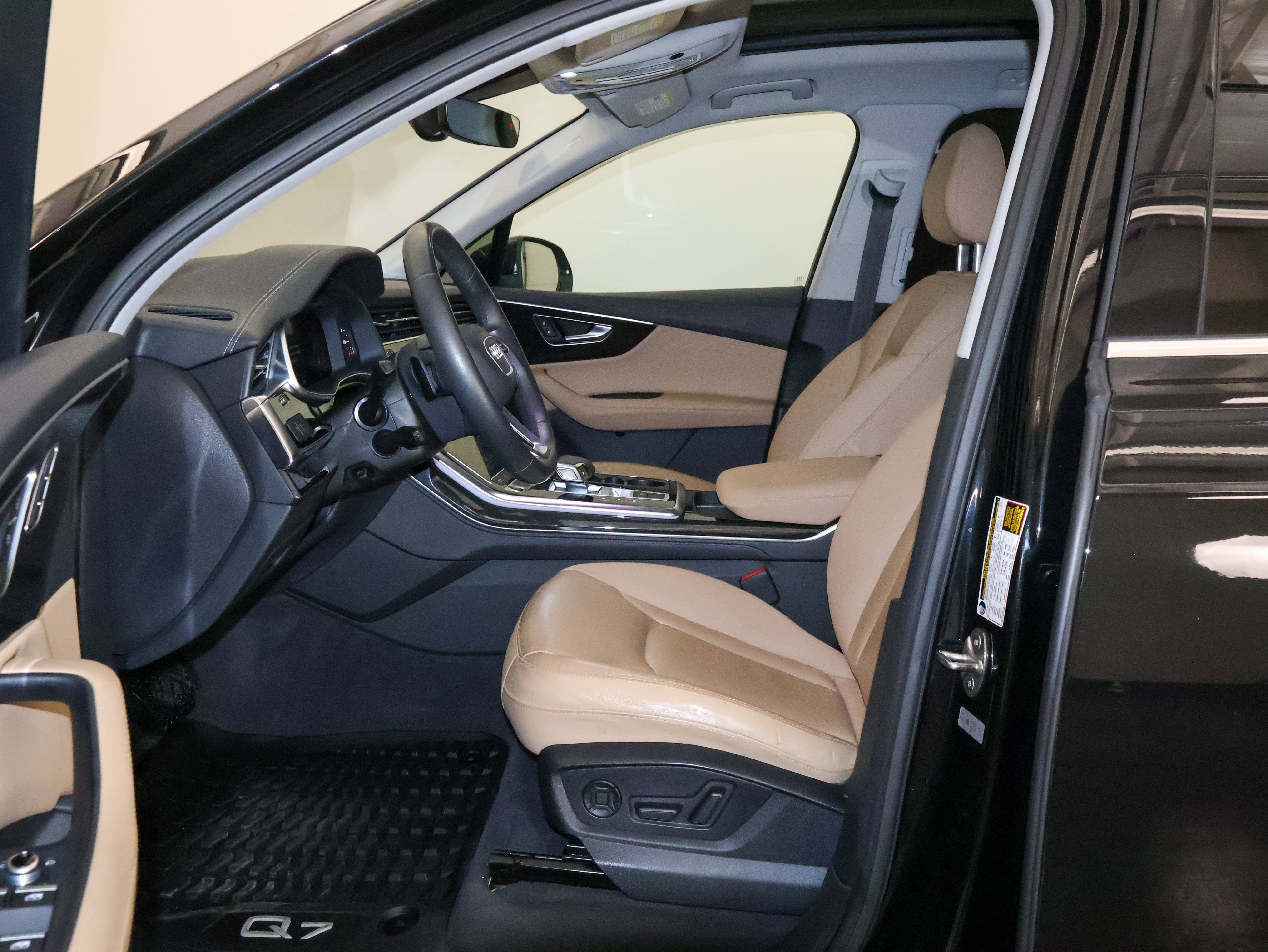 2023 Audi Q7 Premium Plus